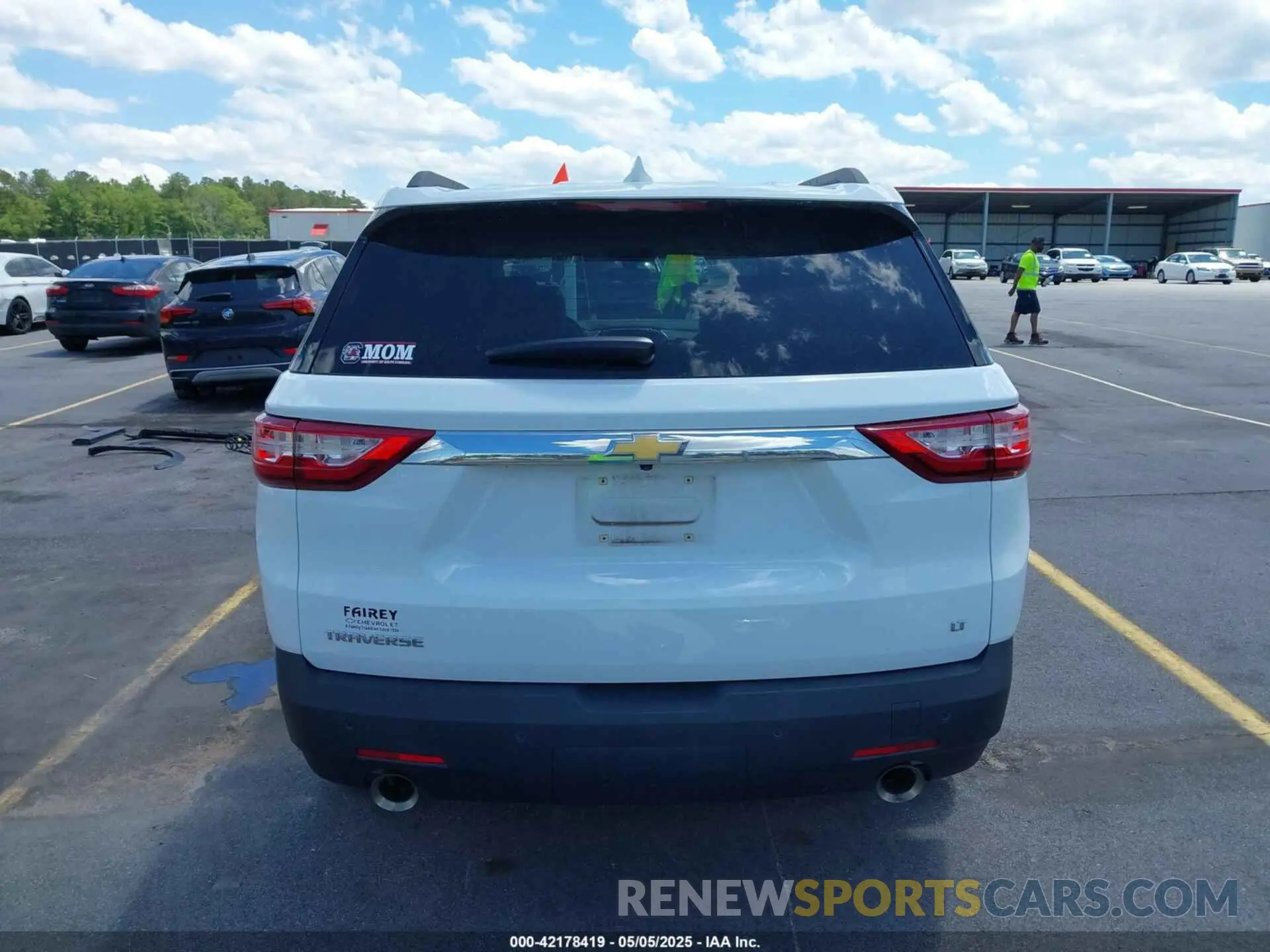 17 Photograph of a damaged car 1GNERHKW0KJ221310 CHEVROLET TRAVERSE 2019