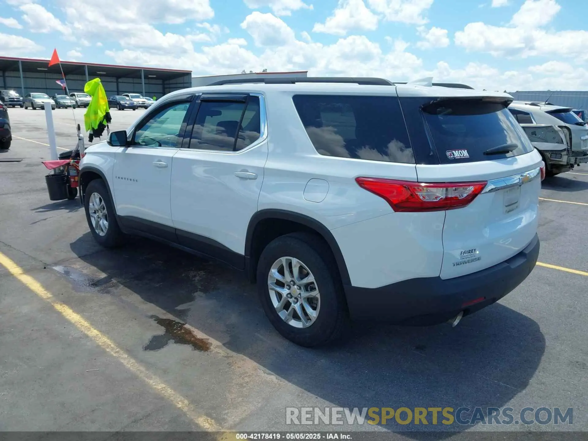 3 Photograph of a damaged car 1GNERHKW0KJ221310 CHEVROLET TRAVERSE 2019