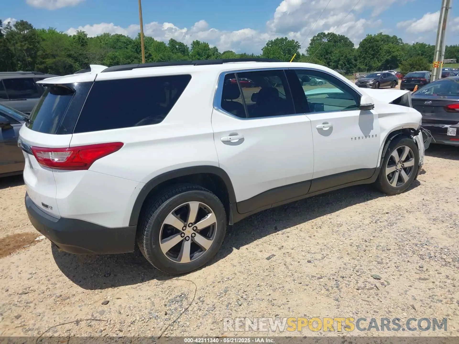 4 Photograph of a damaged car 1GNERHKW1KJ193338 CHEVROLET TRAVERSE 2019
