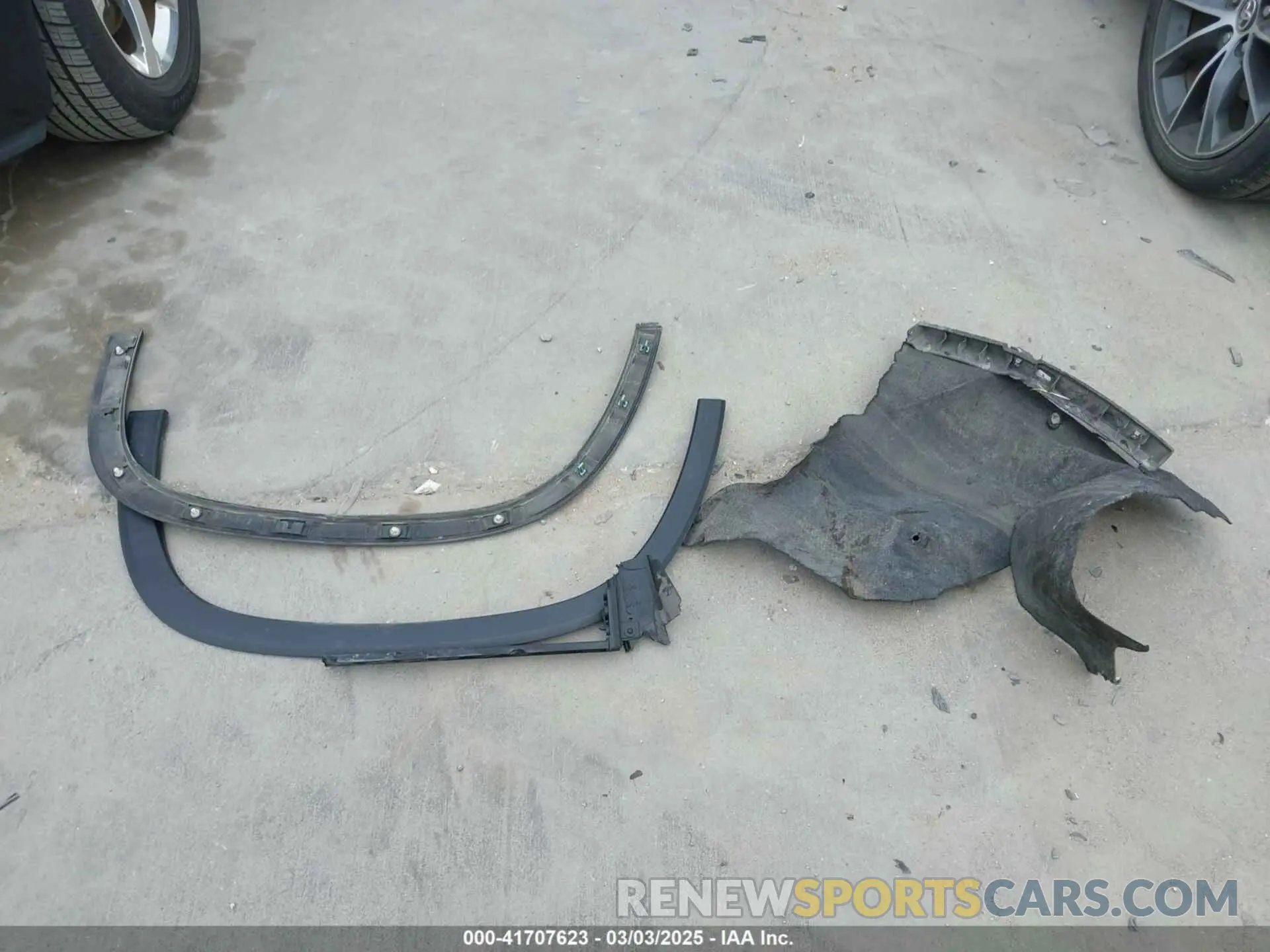 12 Photograph of a damaged car 1GNERHKW1KJ288160 CHEVROLET TRAVERSE 2019