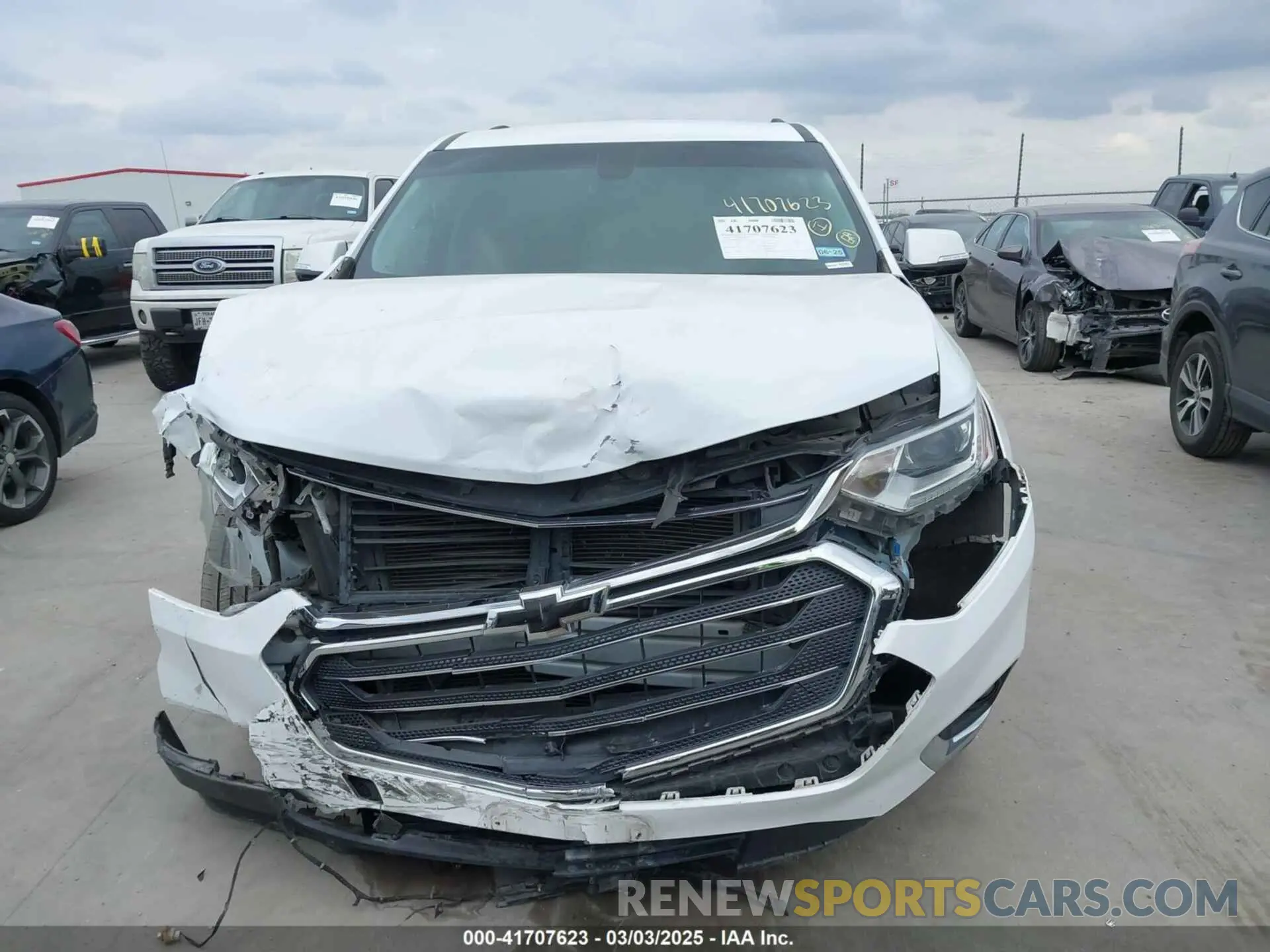 13 Photograph of a damaged car 1GNERHKW1KJ288160 CHEVROLET TRAVERSE 2019