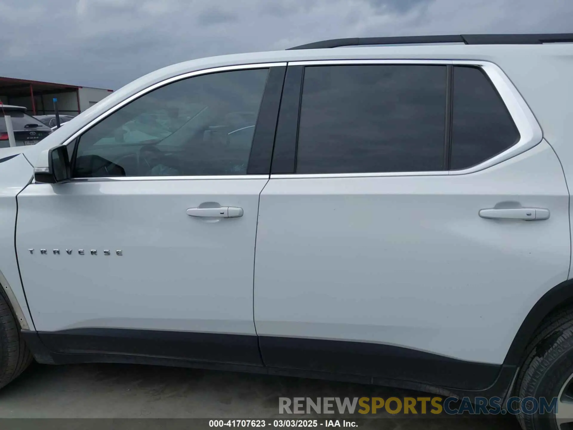 15 Photograph of a damaged car 1GNERHKW1KJ288160 CHEVROLET TRAVERSE 2019