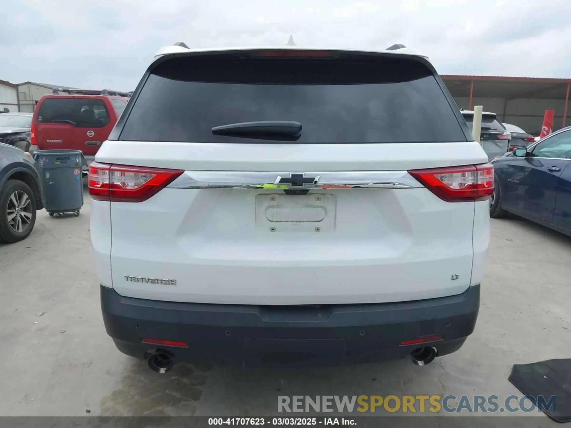 17 Photograph of a damaged car 1GNERHKW1KJ288160 CHEVROLET TRAVERSE 2019