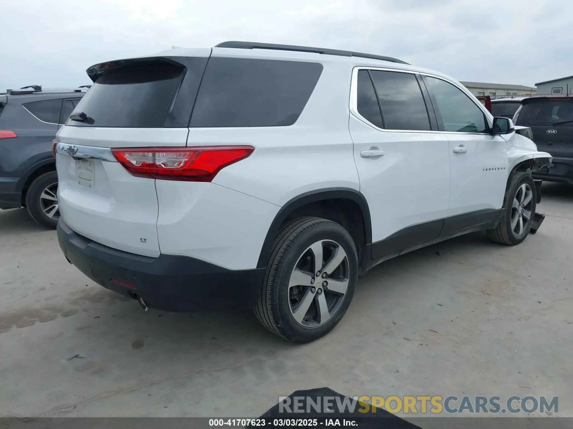 4 Photograph of a damaged car 1GNERHKW1KJ288160 CHEVROLET TRAVERSE 2019