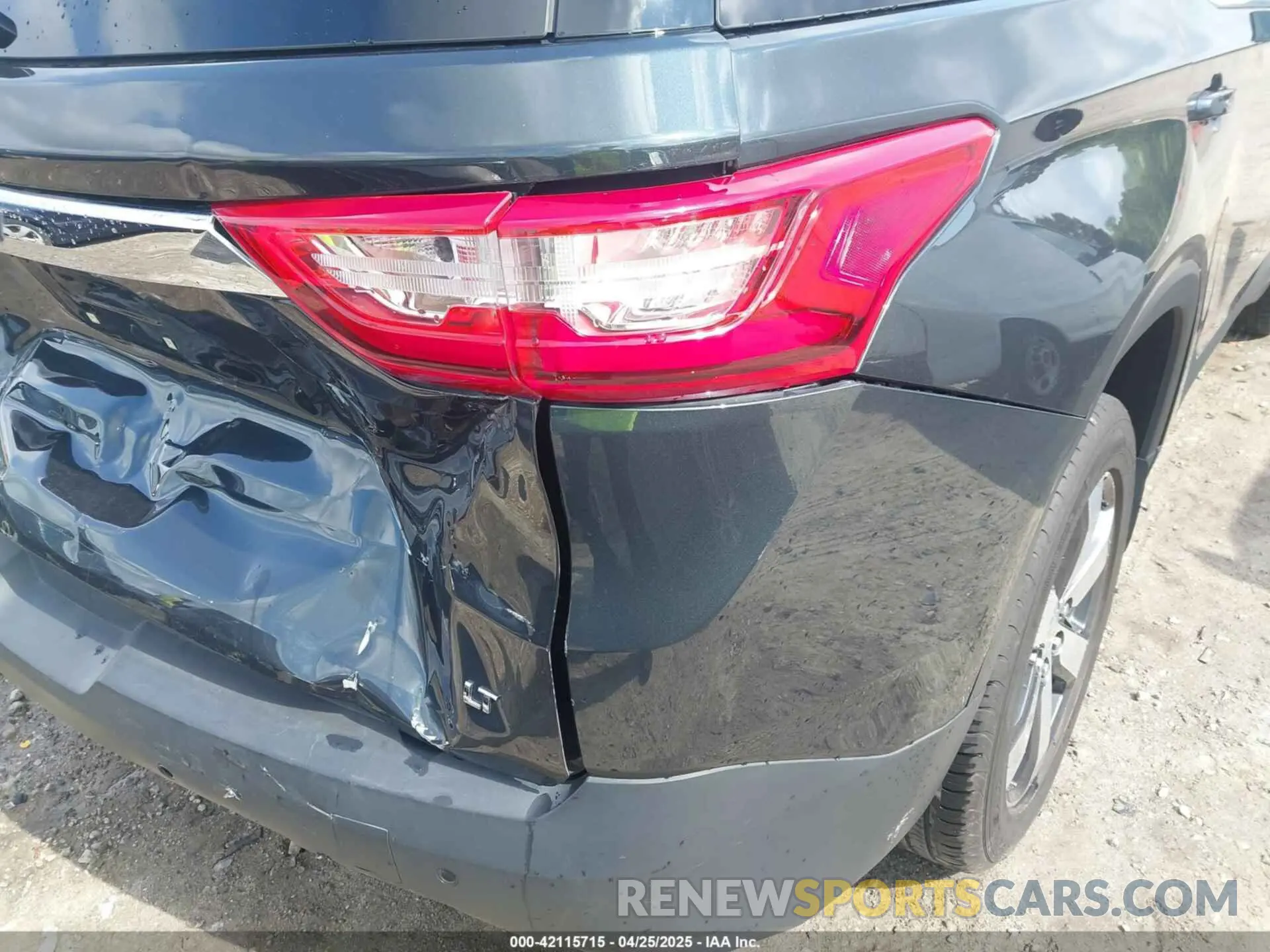 17 Photograph of a damaged car 1GNERHKW2KJ180629 CHEVROLET TRAVERSE 2019