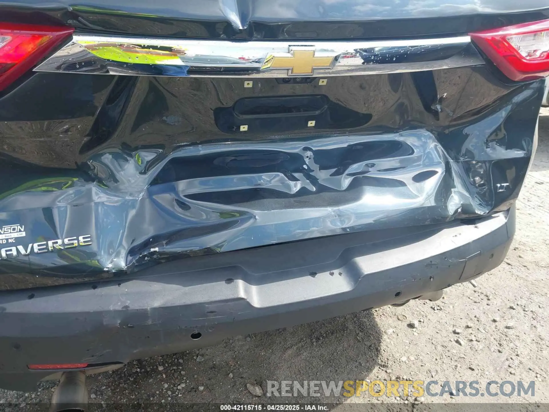 18 Photograph of a damaged car 1GNERHKW2KJ180629 CHEVROLET TRAVERSE 2019