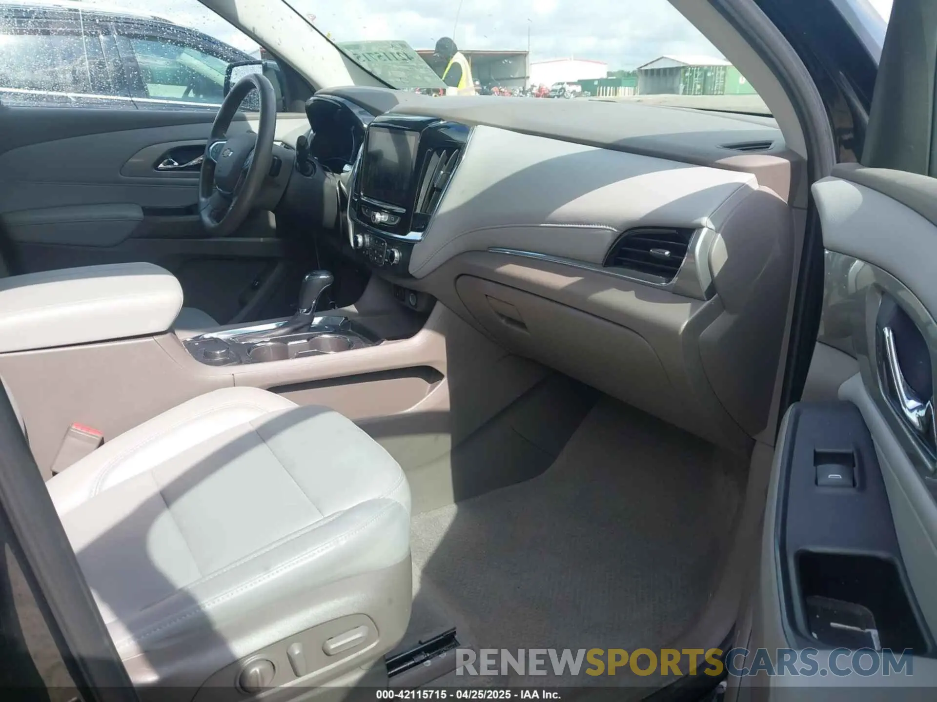5 Photograph of a damaged car 1GNERHKW2KJ180629 CHEVROLET TRAVERSE 2019