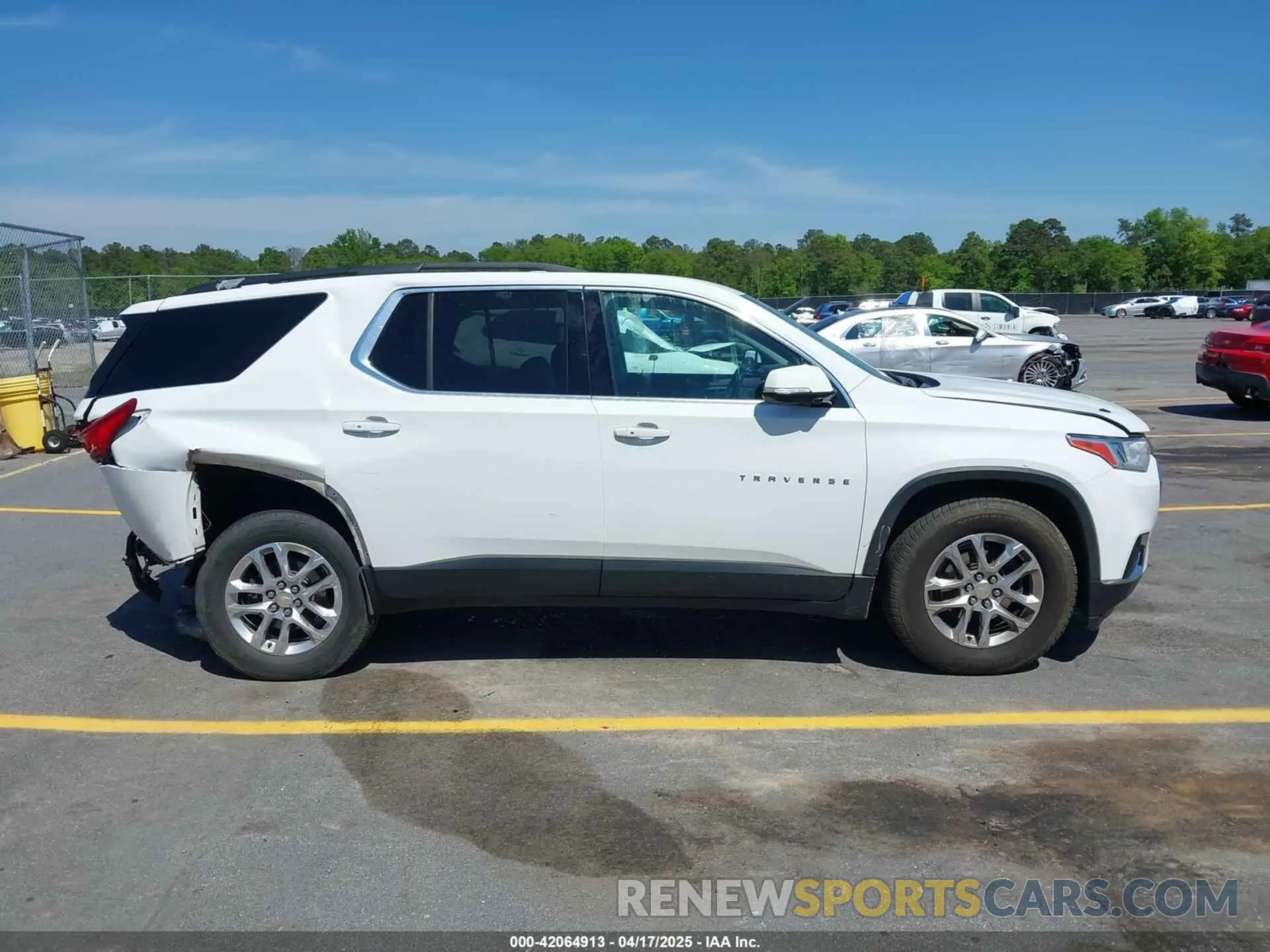 13 Photograph of a damaged car 1GNERHKW2KJ305953 CHEVROLET TRAVERSE 2019
