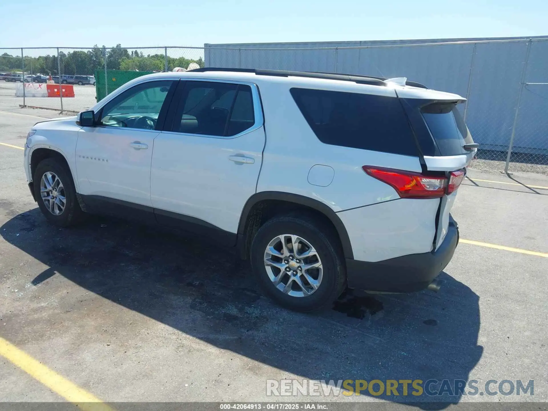3 Photograph of a damaged car 1GNERHKW2KJ305953 CHEVROLET TRAVERSE 2019
