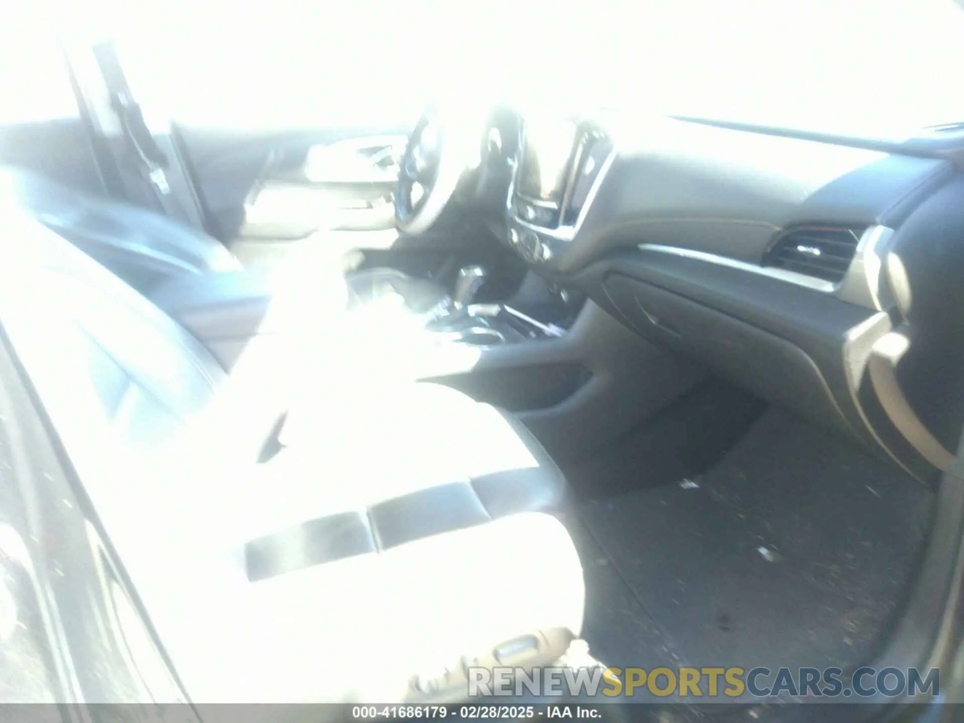 5 Photograph of a damaged car 1GNERHKW4KJ195780 CHEVROLET TRAVERSE 2019