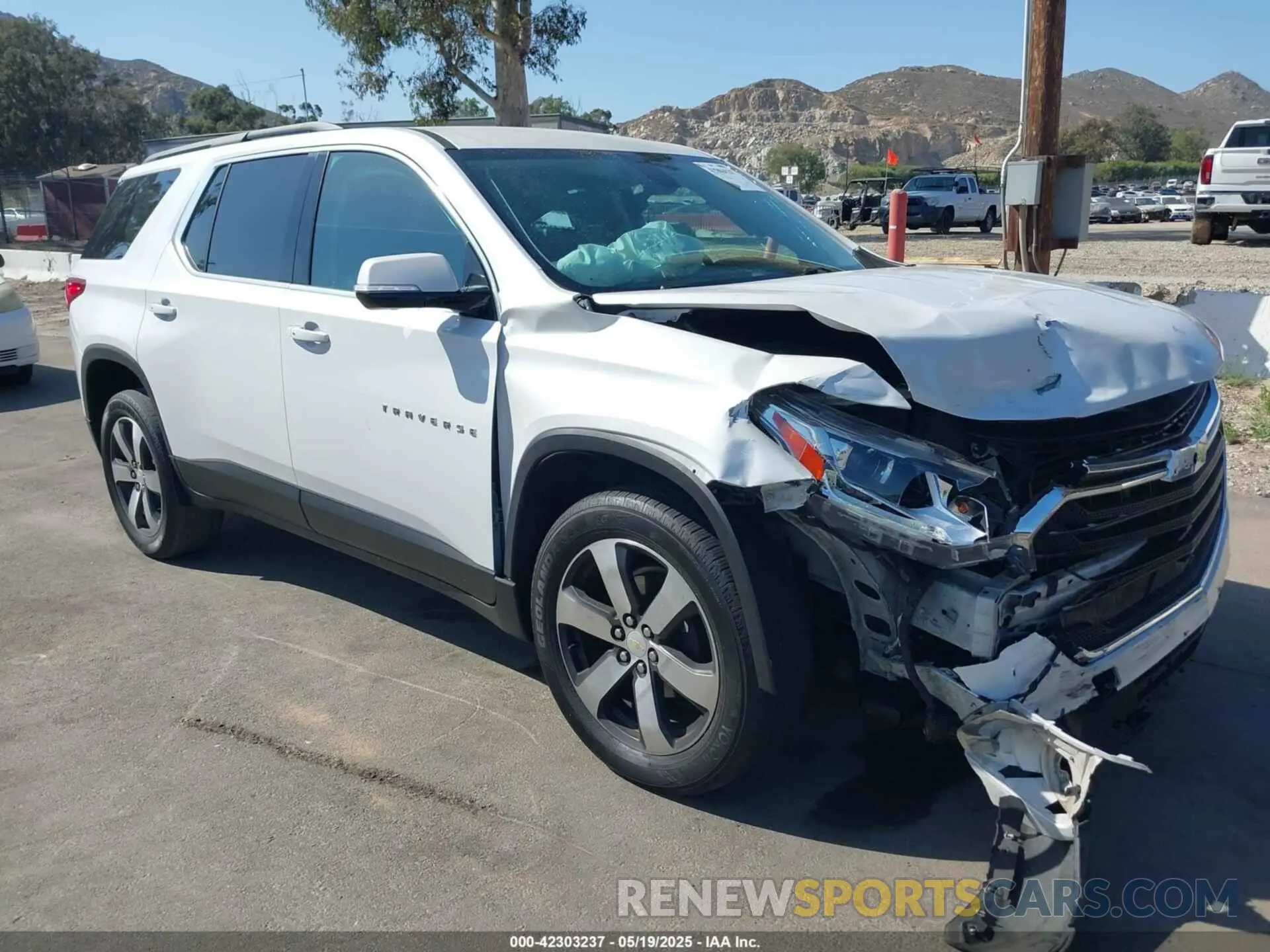 1 Photograph of a damaged car 1GNERHKW5KJ190023 CHEVROLET TRAVERSE 2019