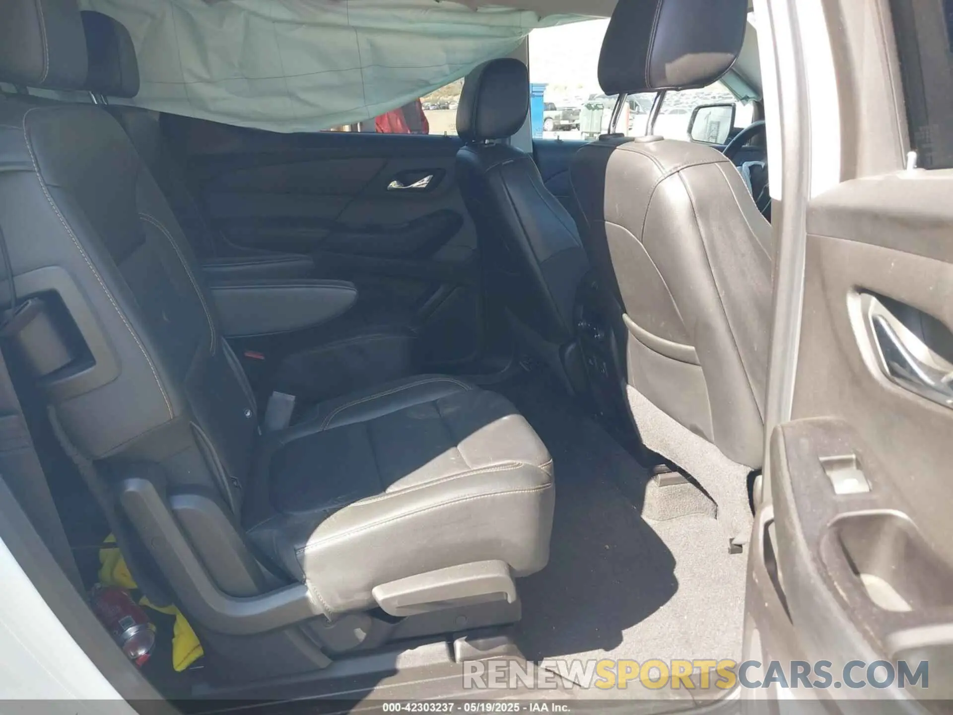 8 Photograph of a damaged car 1GNERHKW5KJ190023 CHEVROLET TRAVERSE 2019