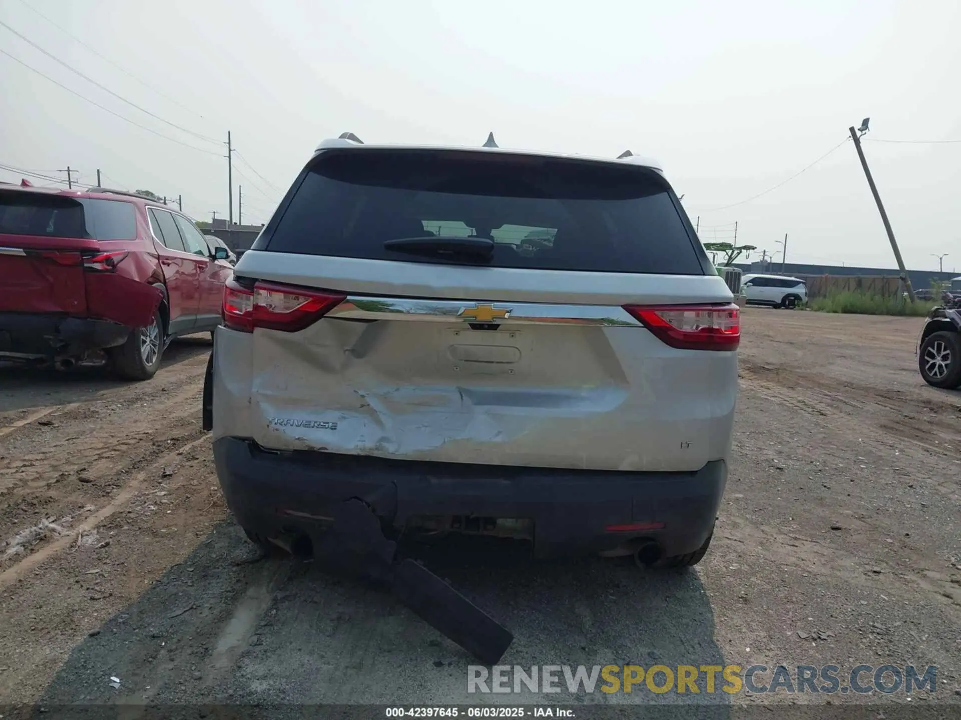 16 Photograph of a damaged car 1GNERHKW7KJ257026 CHEVROLET TRAVERSE 2019