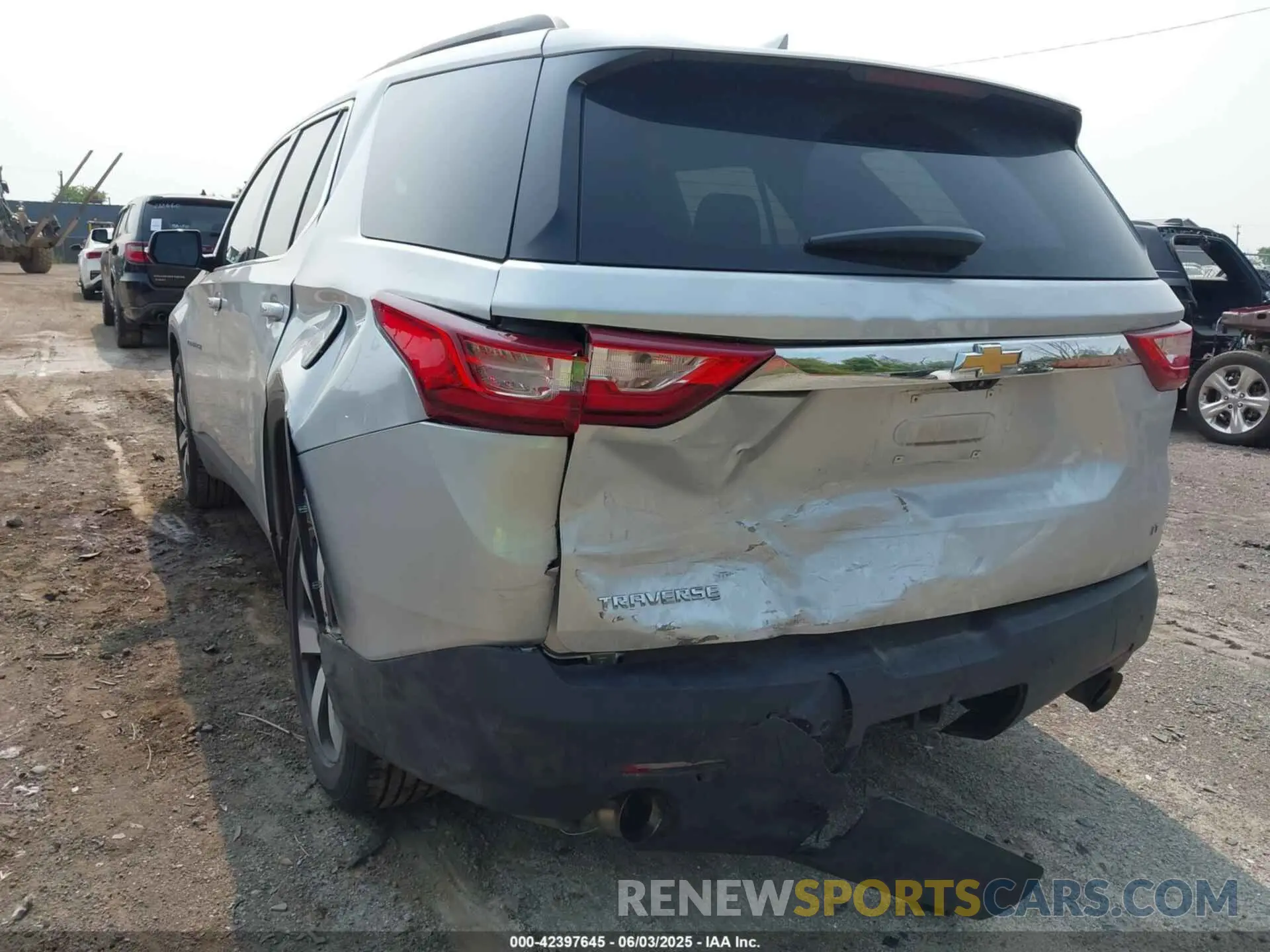 17 Photograph of a damaged car 1GNERHKW7KJ257026 CHEVROLET TRAVERSE 2019