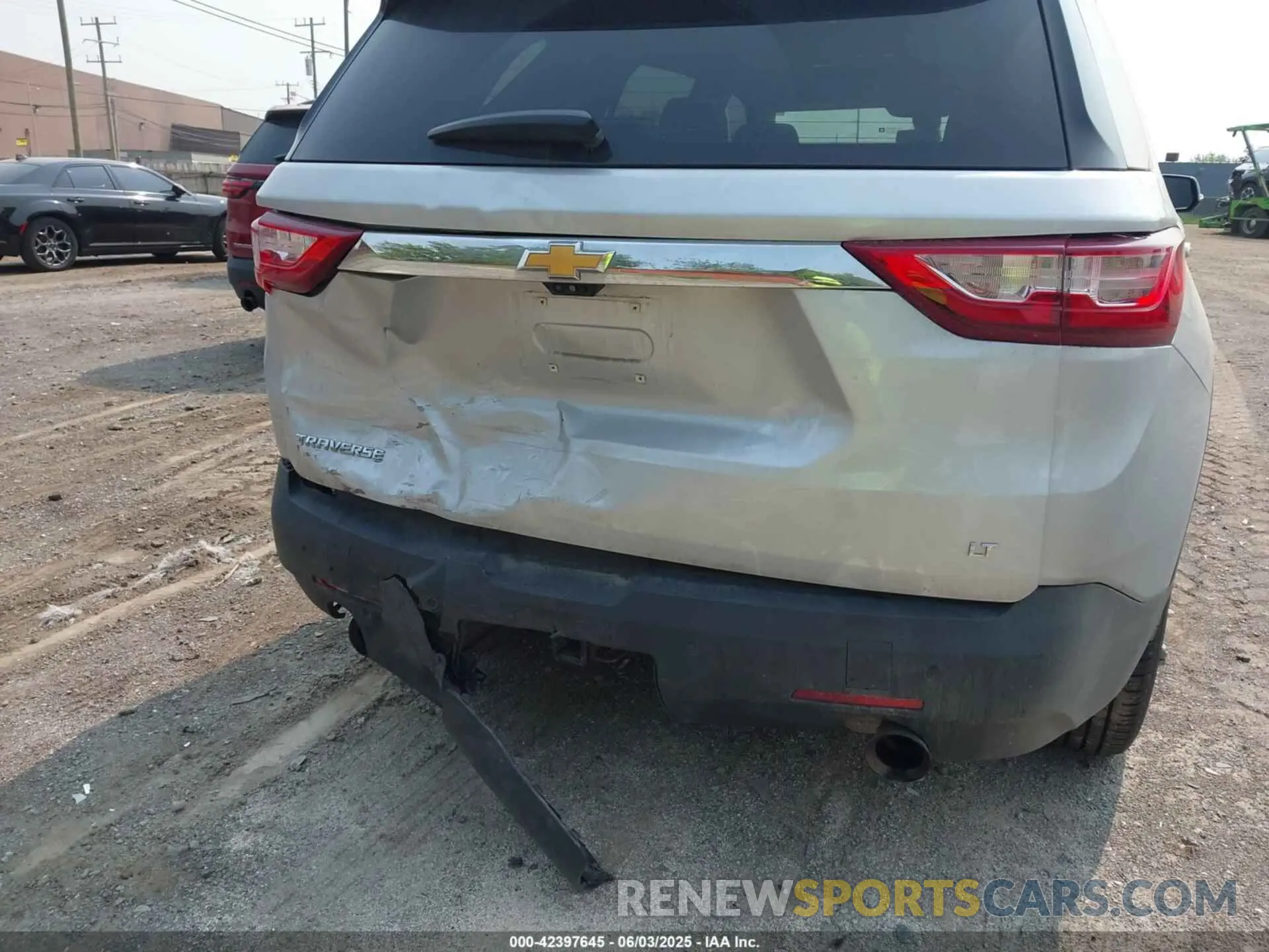 18 Photograph of a damaged car 1GNERHKW7KJ257026 CHEVROLET TRAVERSE 2019