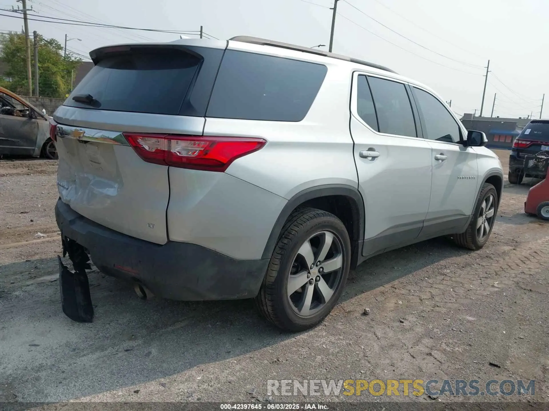 4 Photograph of a damaged car 1GNERHKW7KJ257026 CHEVROLET TRAVERSE 2019