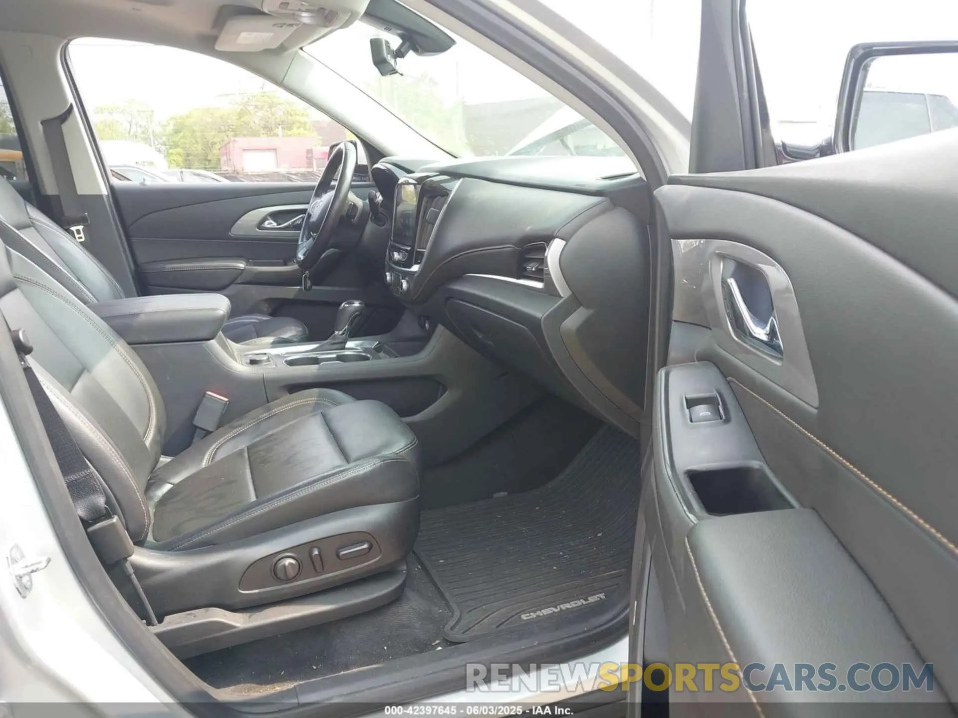 5 Photograph of a damaged car 1GNERHKW7KJ257026 CHEVROLET TRAVERSE 2019