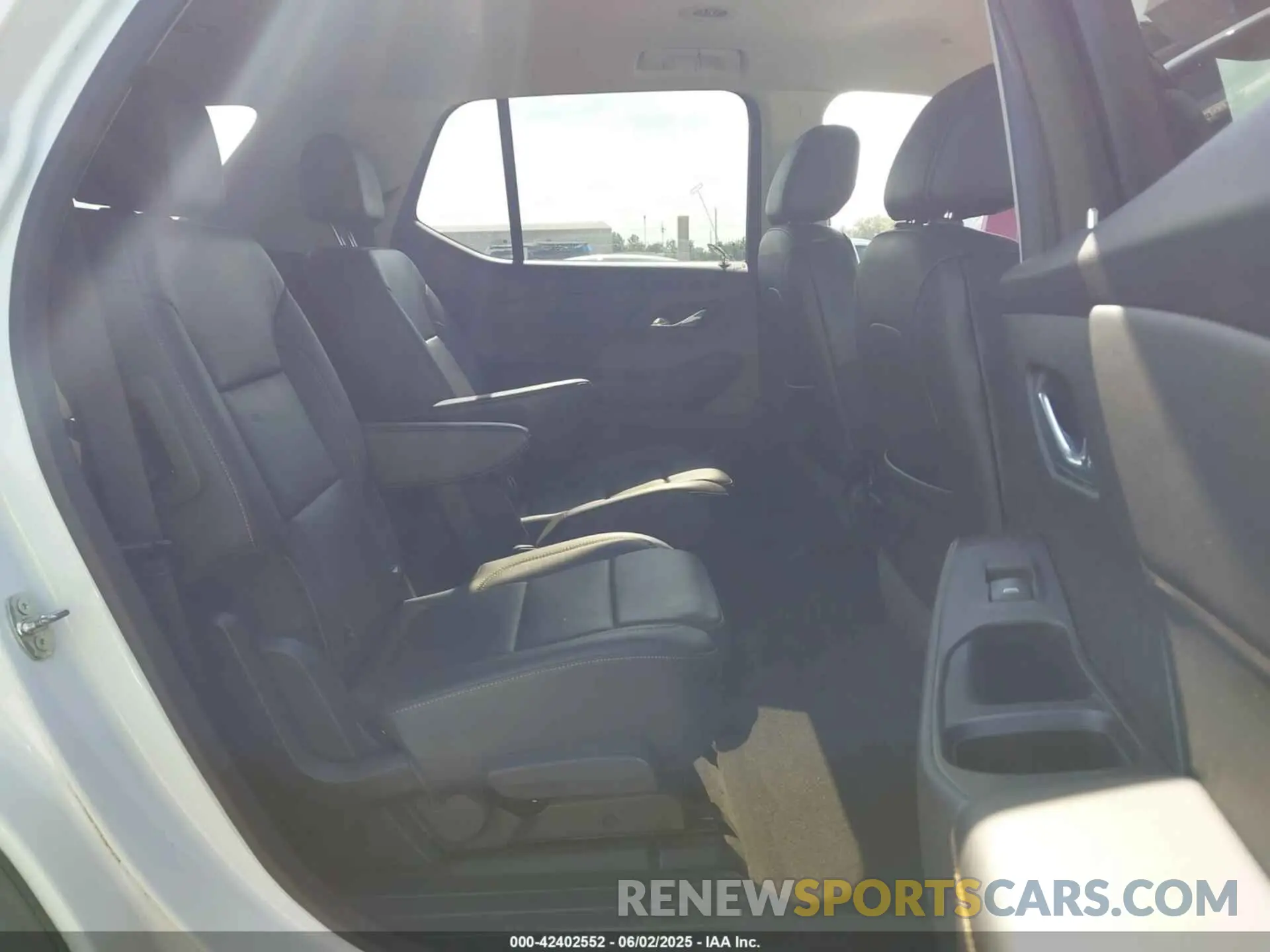 8 Photograph of a damaged car 1GNERHKW8KJ243720 CHEVROLET TRAVERSE 2019