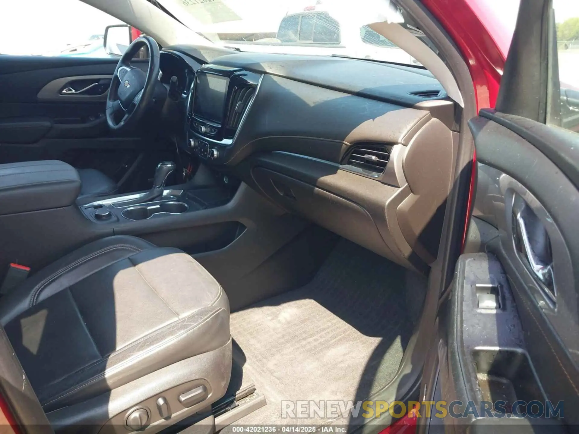 5 Photograph of a damaged car 1GNERHKW8KJ248190 CHEVROLET TRAVERSE 2019