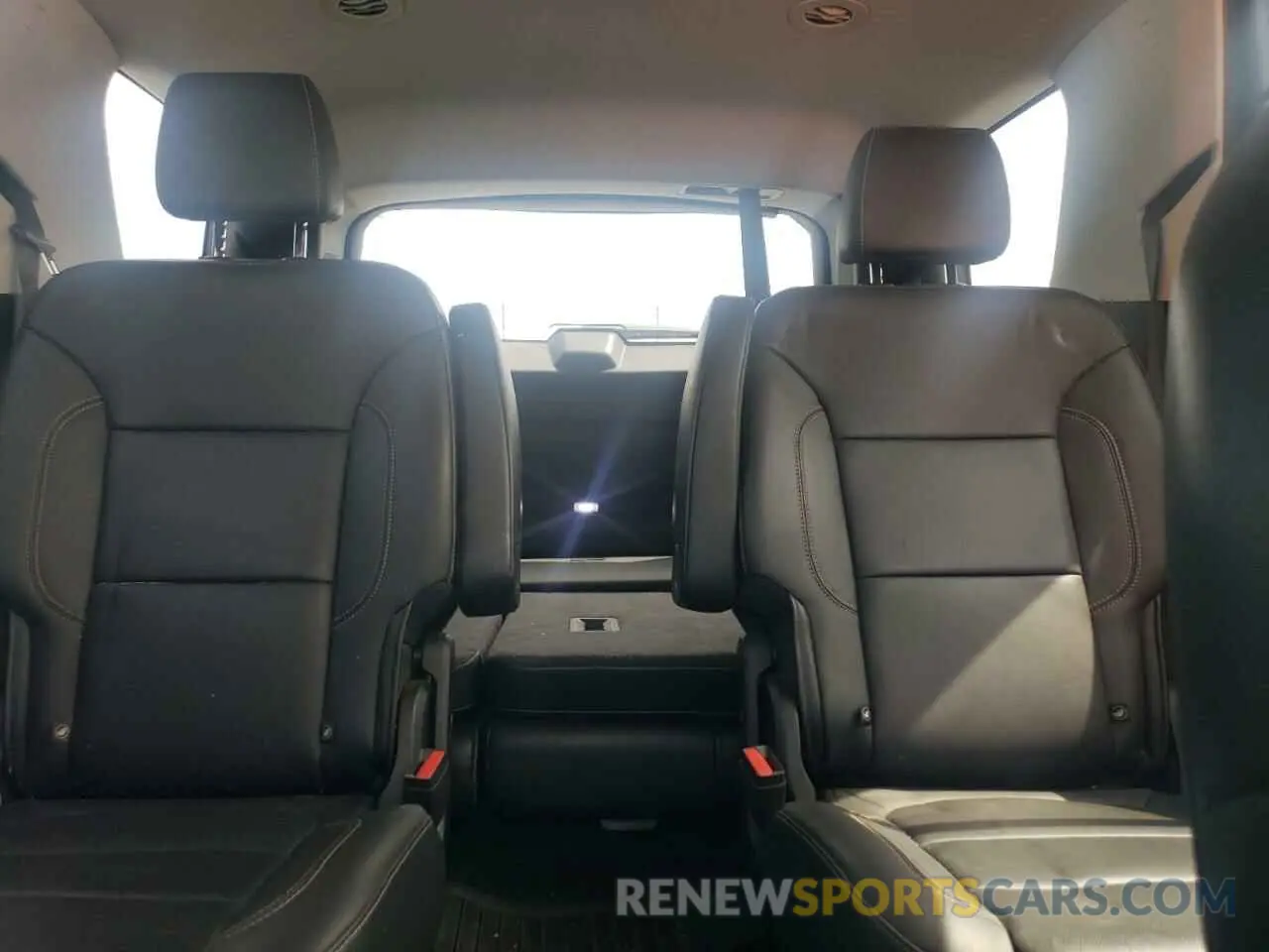 10 Photograph of a damaged car 1GNERHKW9KJ192468 CHEVROLET TRAVERSE 2019