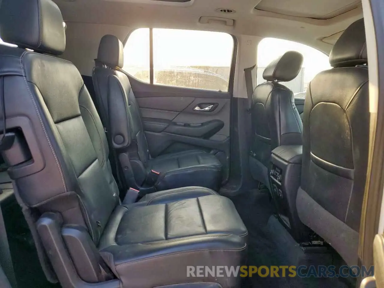 11 Photograph of a damaged car 1GNERHKWXKJ171659 CHEVROLET TRAVERSE 2019