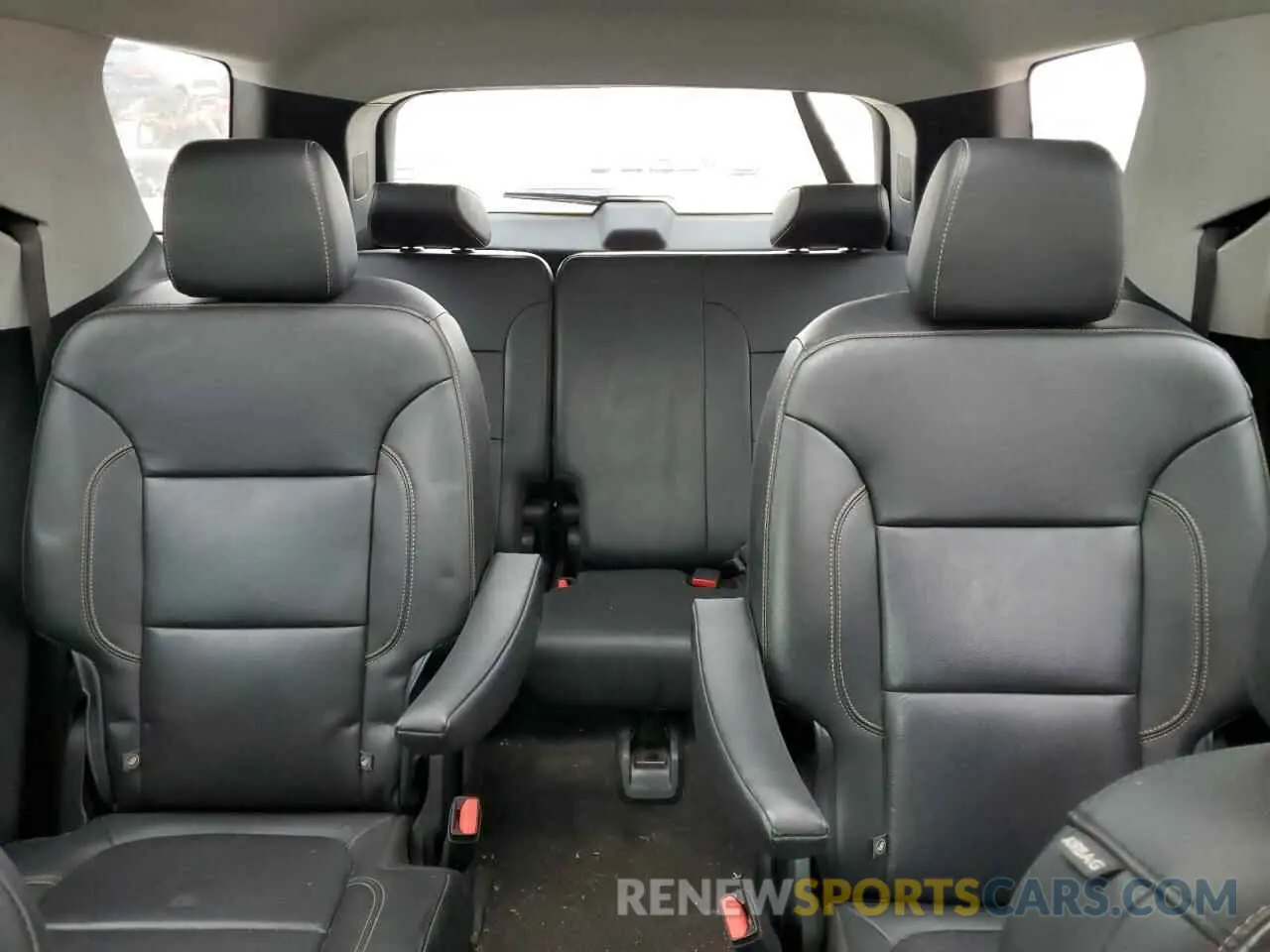 10 Photograph of a damaged car 1GNERHKWXKJ319048 CHEVROLET TRAVERSE 2019