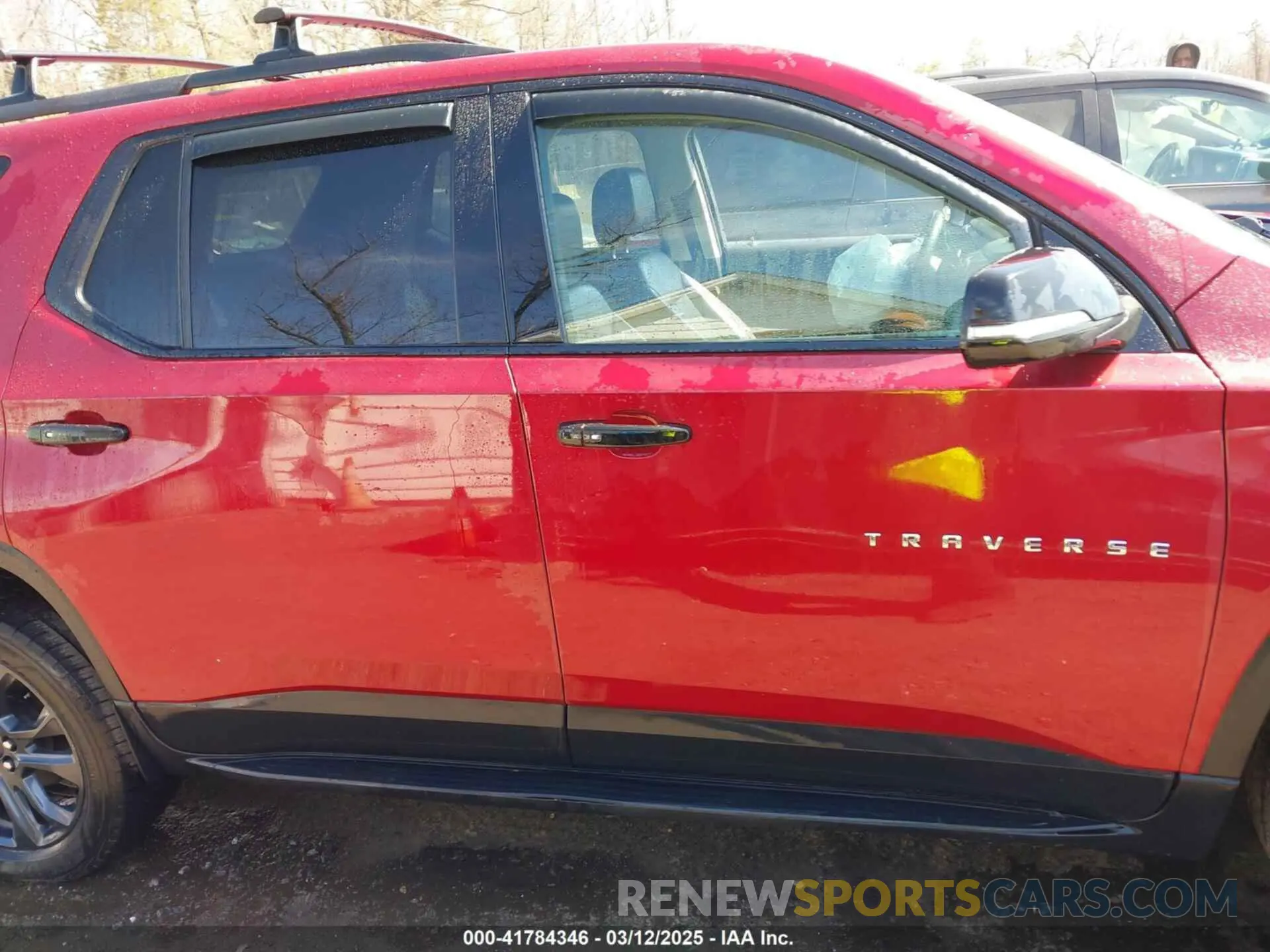 13 Photograph of a damaged car 1GNERJKW7KJ292270 CHEVROLET TRAVERSE 2019