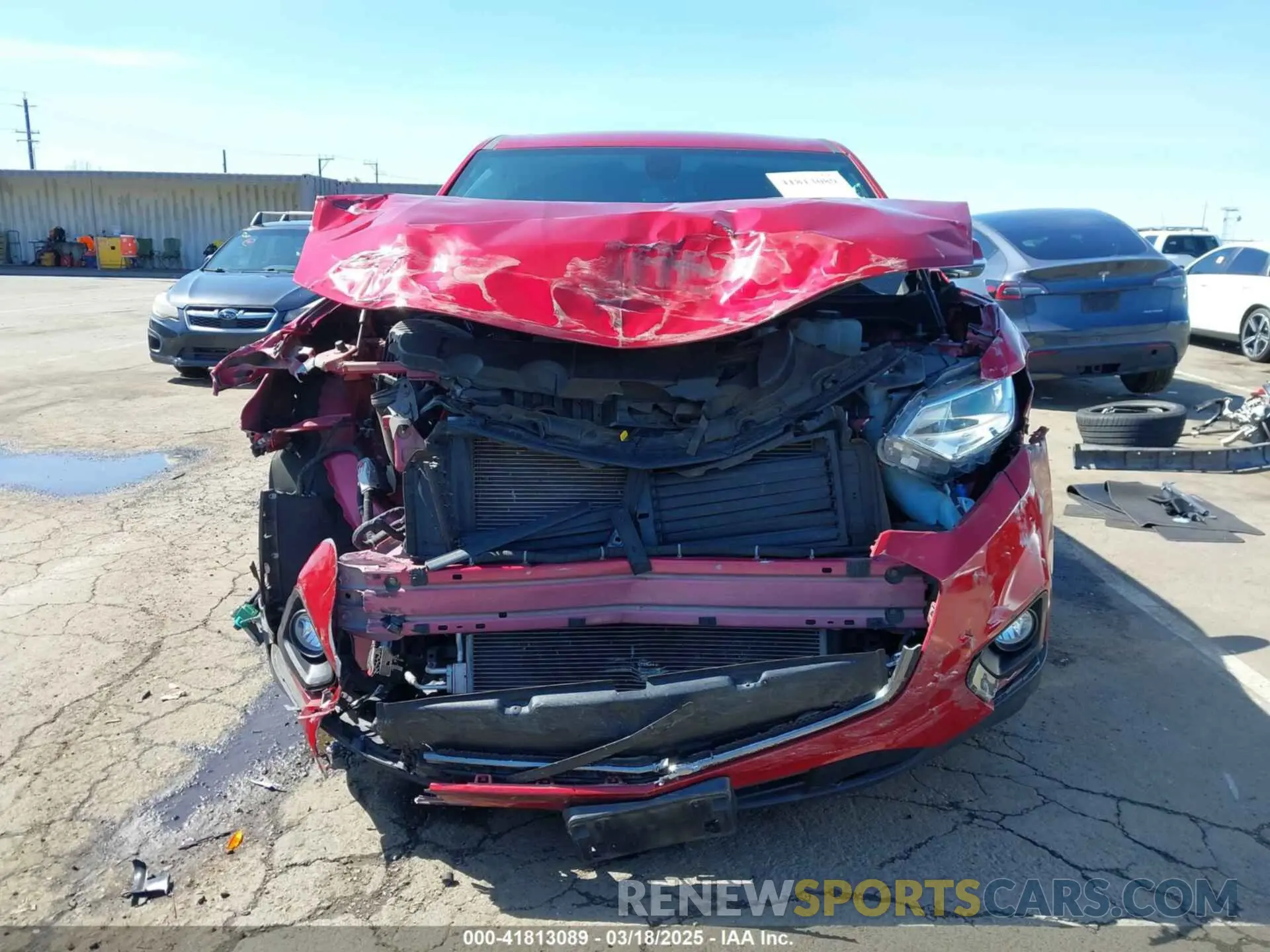 12 Photograph of a damaged car 1GNERJKW7KJ297338 CHEVROLET TRAVERSE 2019