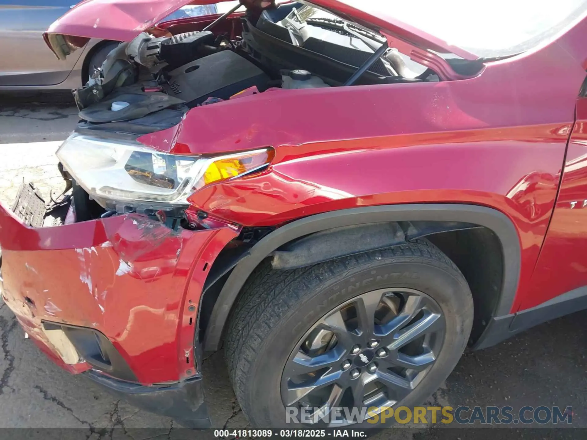 17 Photograph of a damaged car 1GNERJKW7KJ297338 CHEVROLET TRAVERSE 2019
