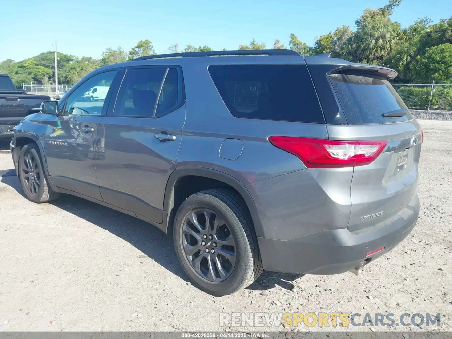 3 Photograph of a damaged car 1GNERJKW9KJ273686 CHEVROLET TRAVERSE 2019