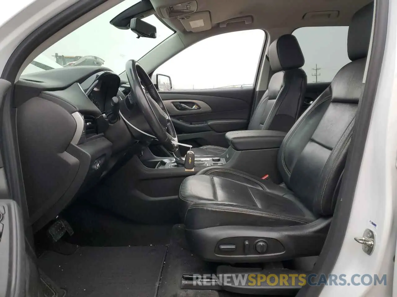 7 Photograph of a damaged car 1GNERJKX7KJ103044 CHEVROLET TRAVERSE 2019