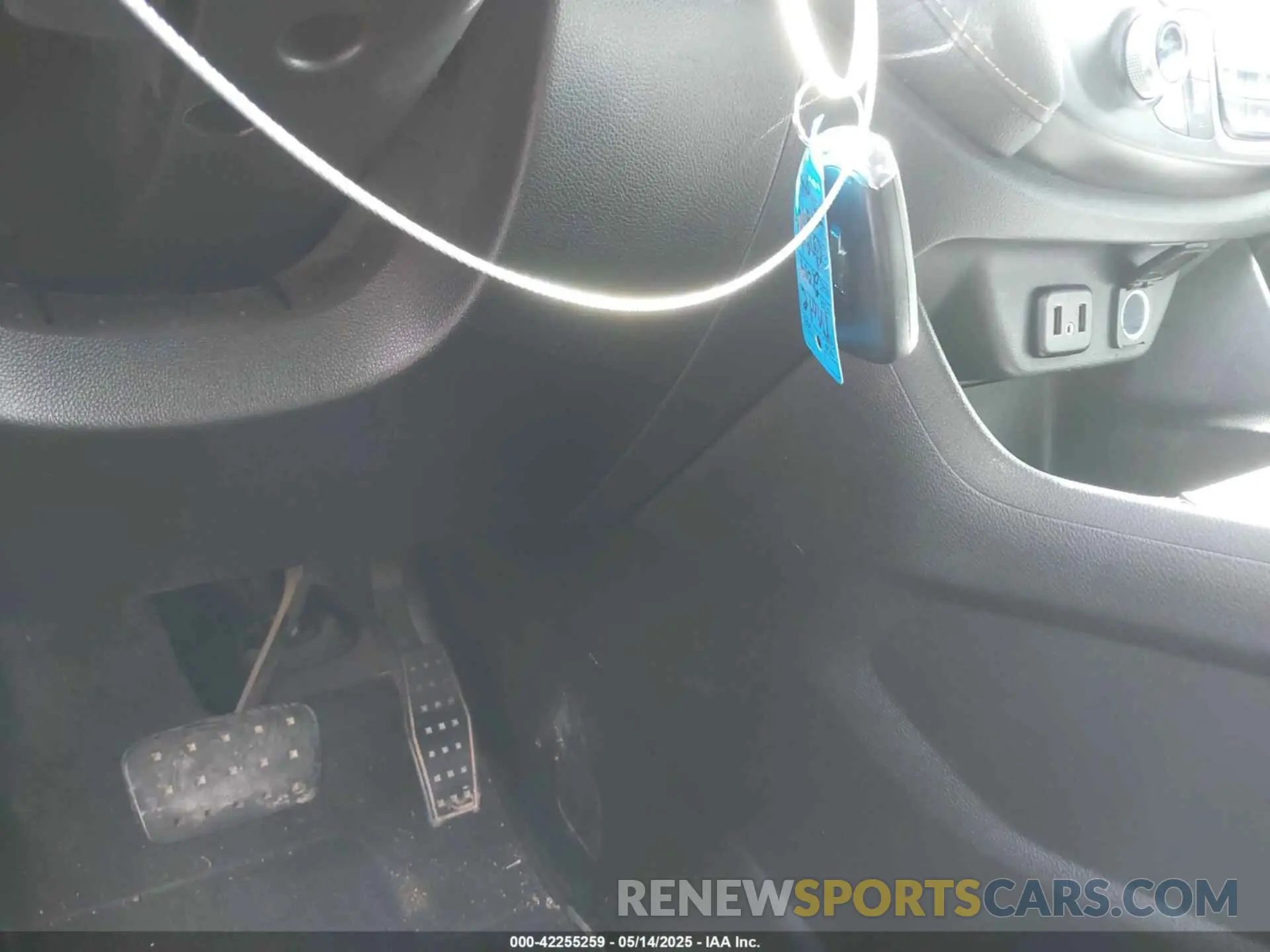 11 Photograph of a damaged car 1GNERJKX7KJ247578 CHEVROLET TRAVERSE 2019