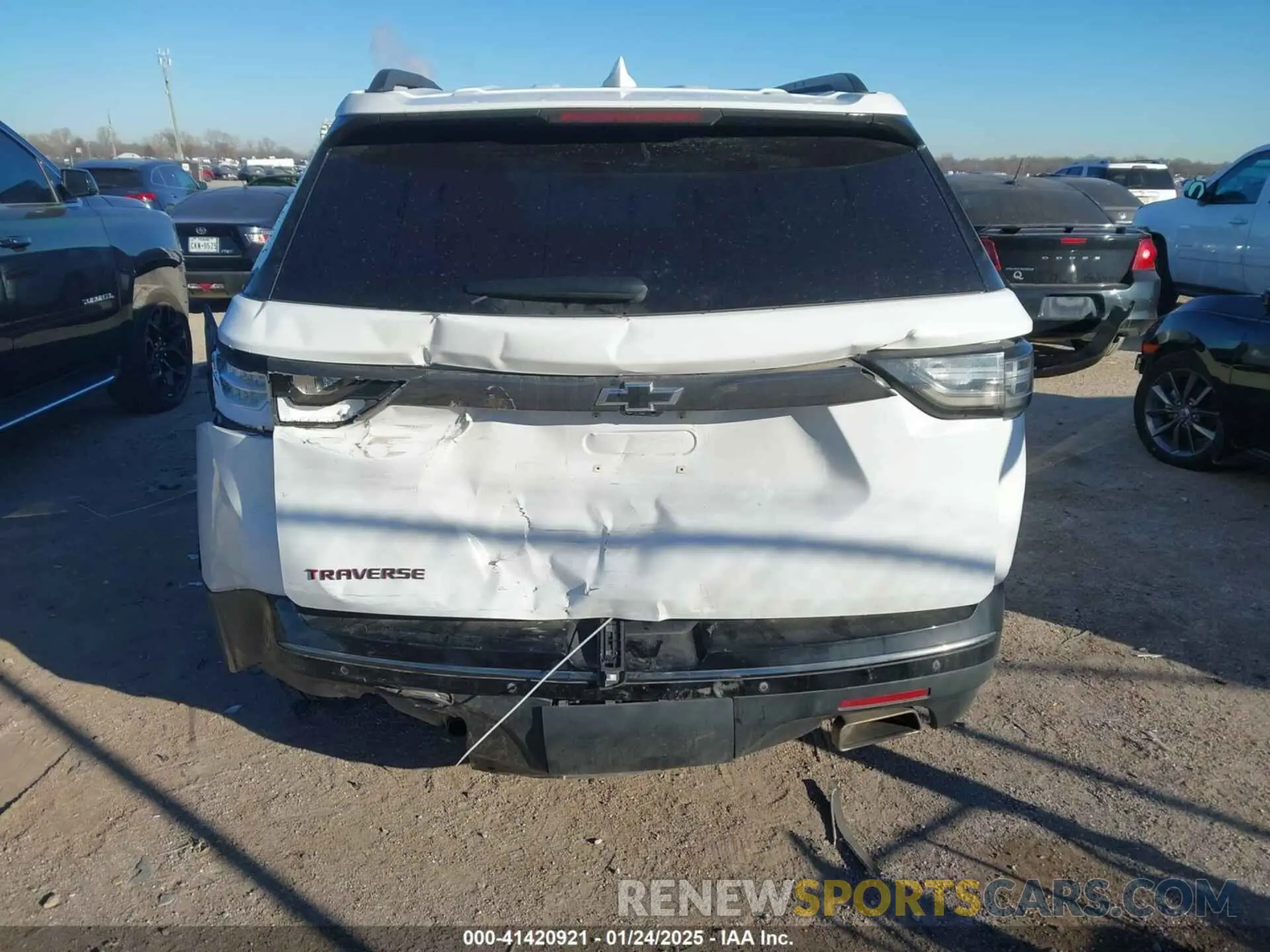 15 Photograph of a damaged car 1GNERKKW0KJ106042 CHEVROLET TRAVERSE 2019