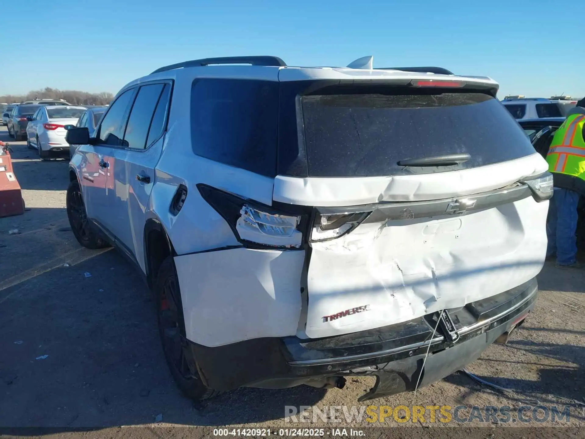 5 Photograph of a damaged car 1GNERKKW0KJ106042 CHEVROLET TRAVERSE 2019