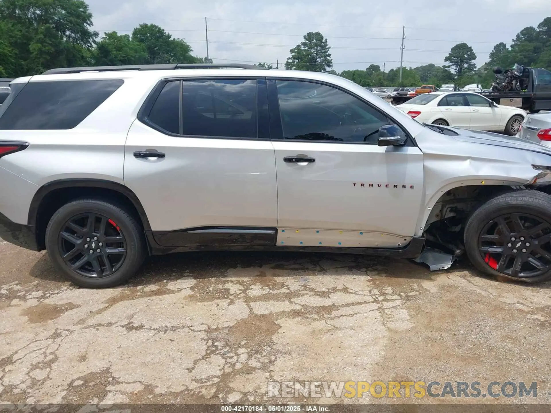 13 Photograph of a damaged car 1GNERKKW0KJ191951 CHEVROLET TRAVERSE 2019