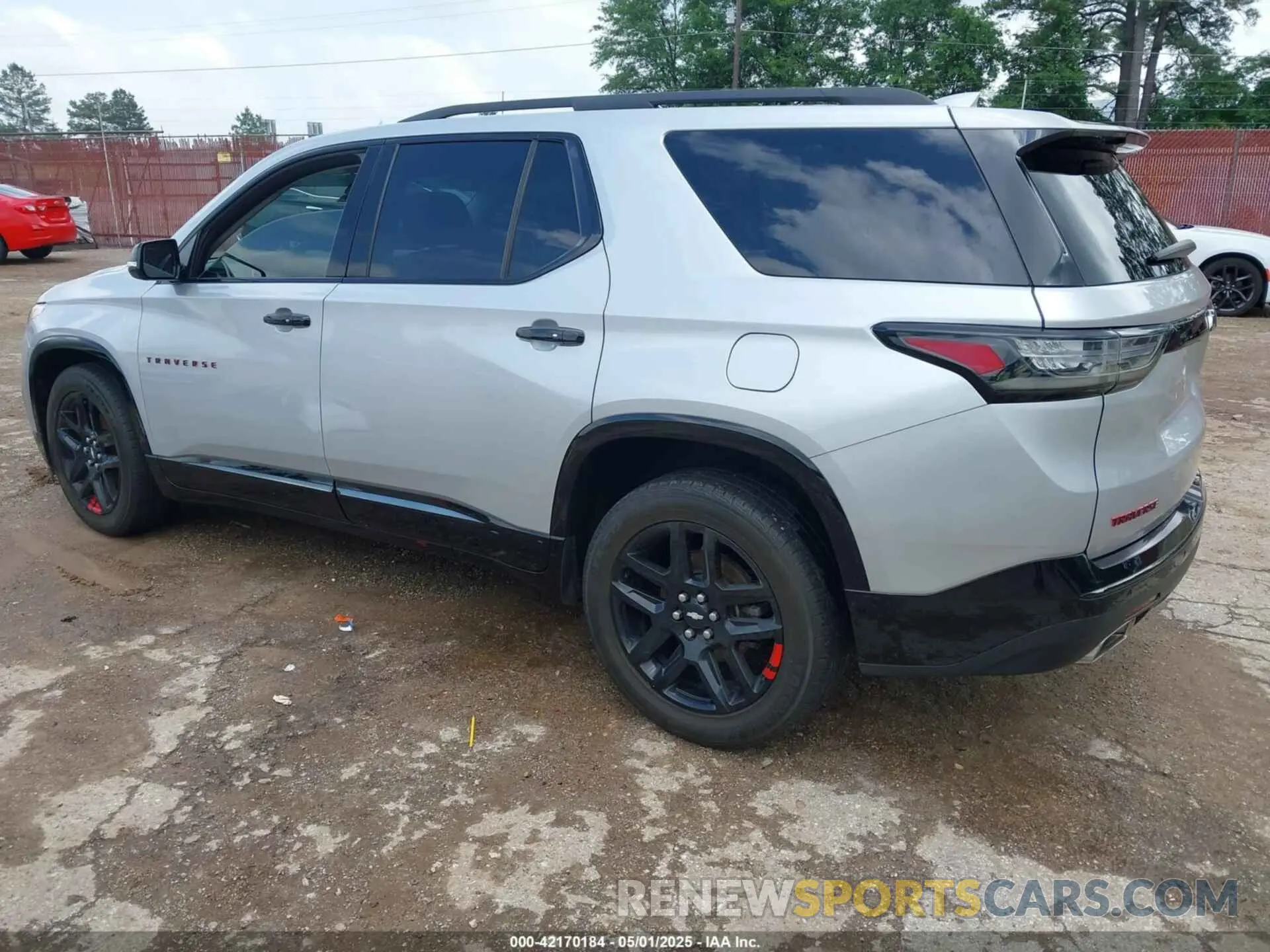 3 Photograph of a damaged car 1GNERKKW0KJ191951 CHEVROLET TRAVERSE 2019