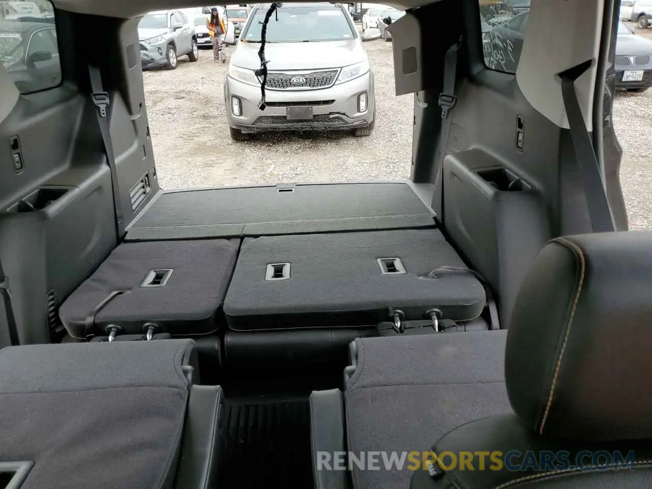 10 Photograph of a damaged car 1GNERKKW1KJ116076 CHEVROLET TRAVERSE 2019