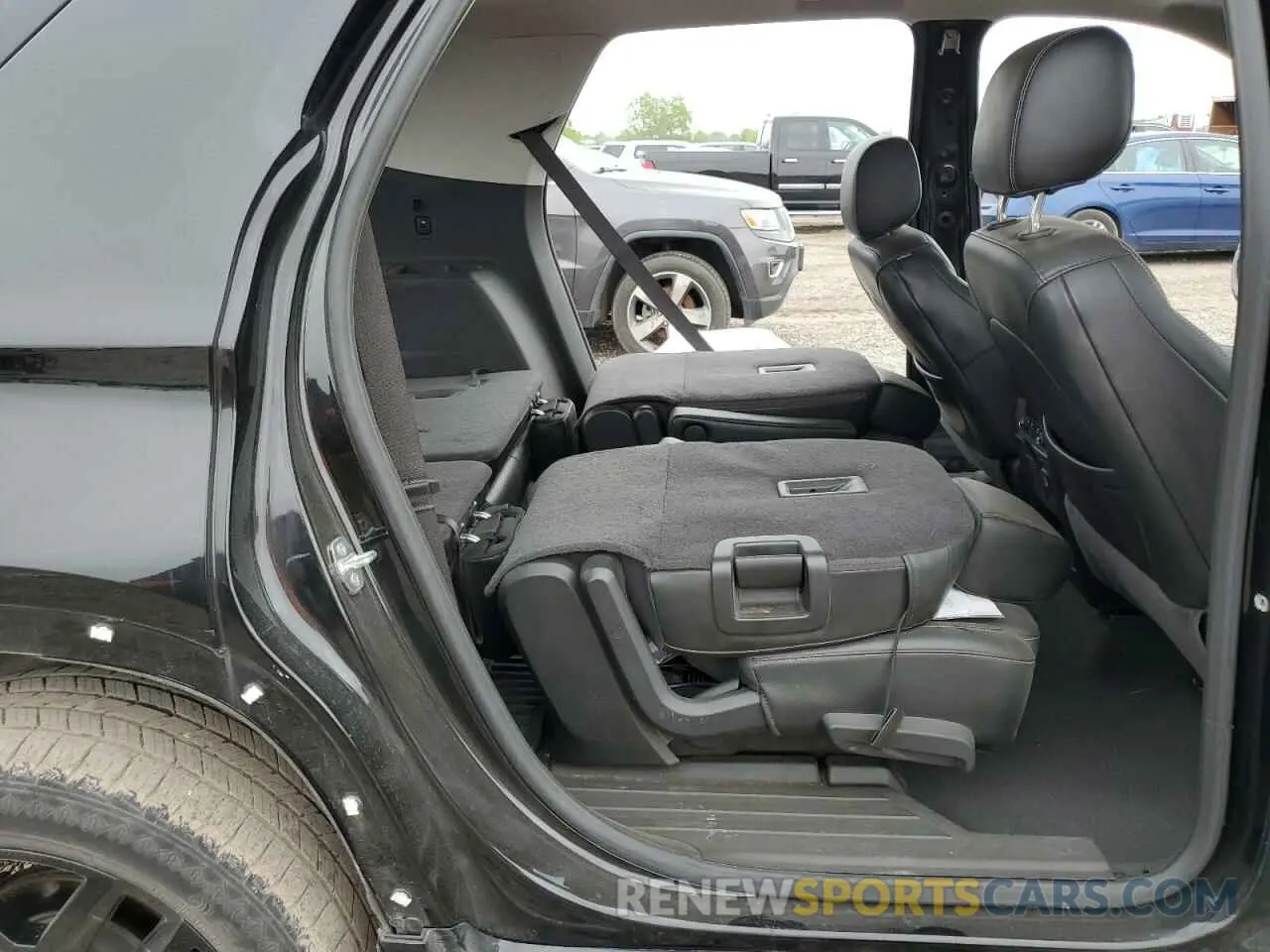 11 Photograph of a damaged car 1GNERKKW1KJ116076 CHEVROLET TRAVERSE 2019