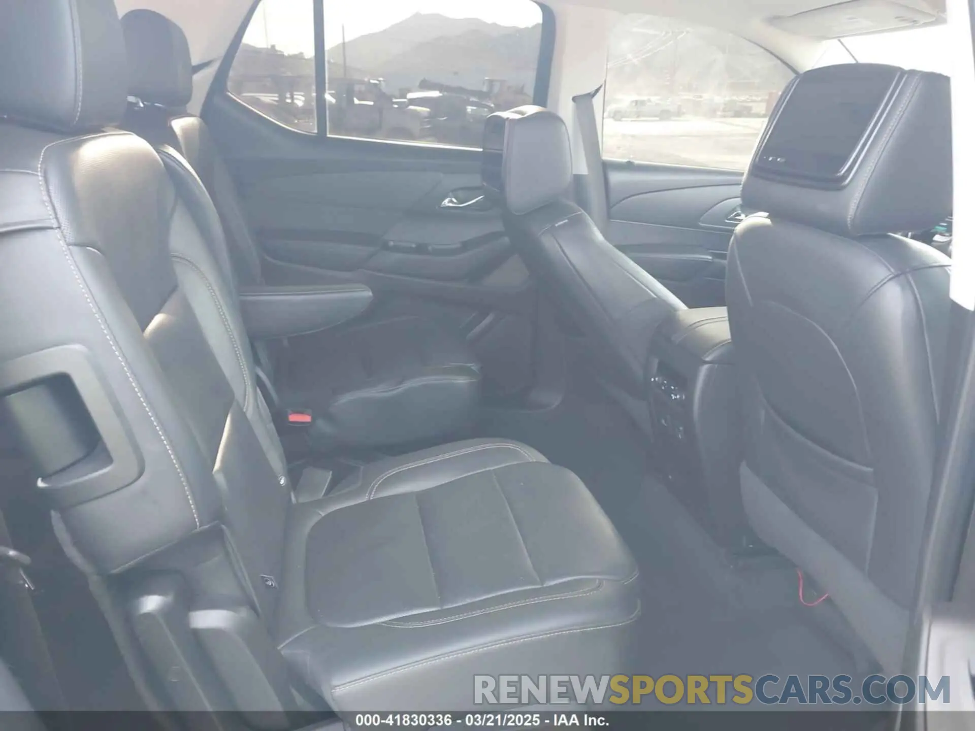 8 Photograph of a damaged car 1GNERKKW2KJ243838 CHEVROLET TRAVERSE 2019