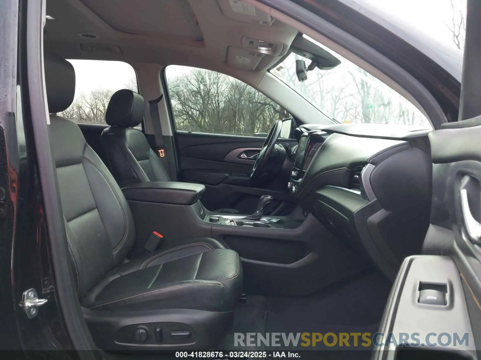 5 Photograph of a damaged car 1GNERKKW4KJ148388 CHEVROLET TRAVERSE 2019