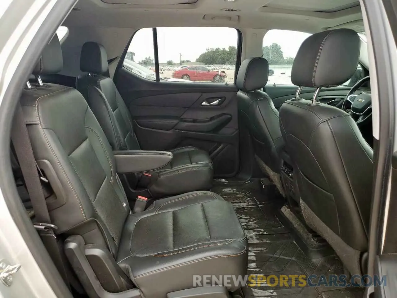 11 Photograph of a damaged car 1GNERKKW4KJ298050 CHEVROLET TRAVERSE 2019