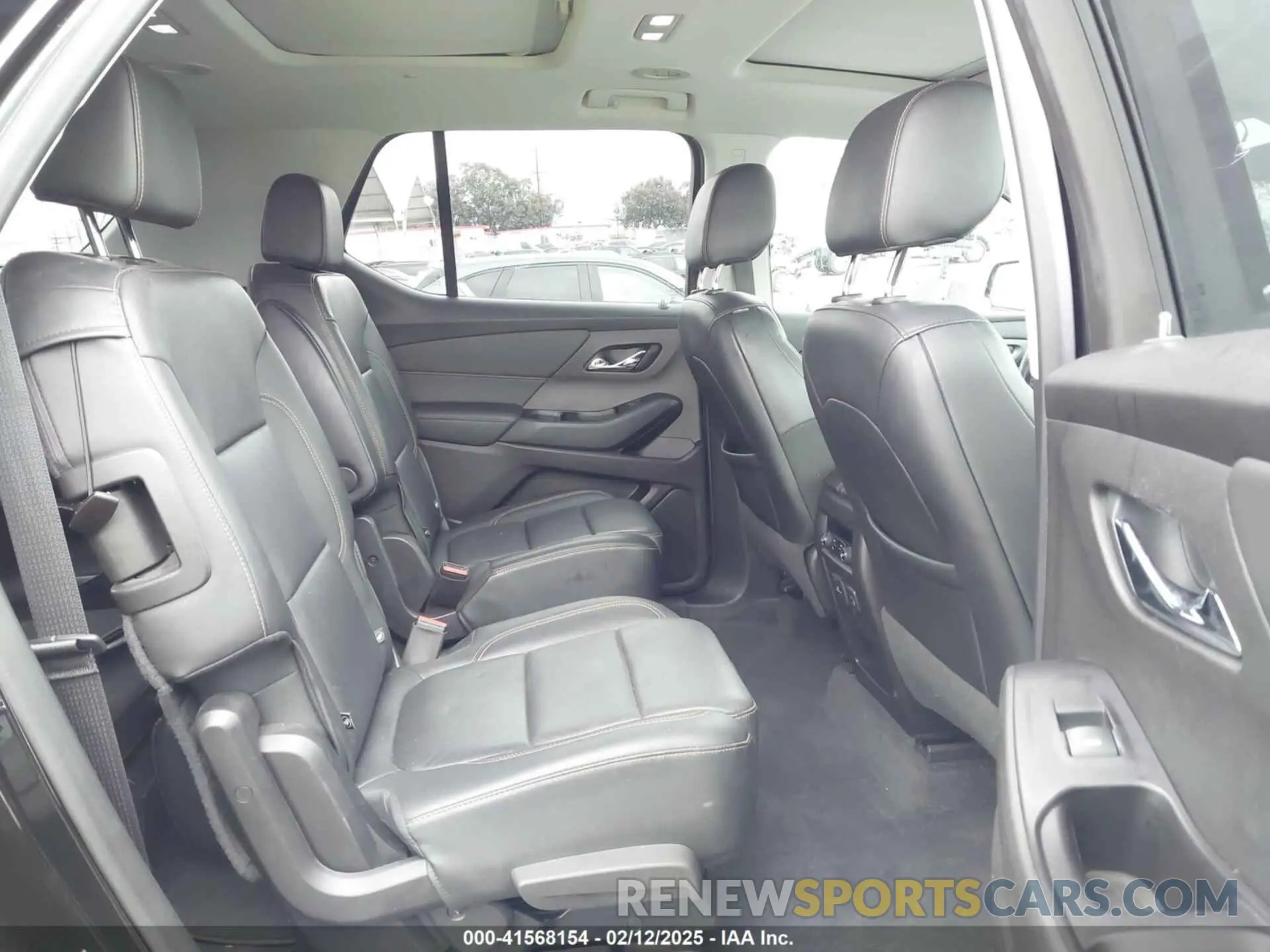 8 Photograph of a damaged car 1GNERKKW5KJ198202 CHEVROLET TRAVERSE 2019