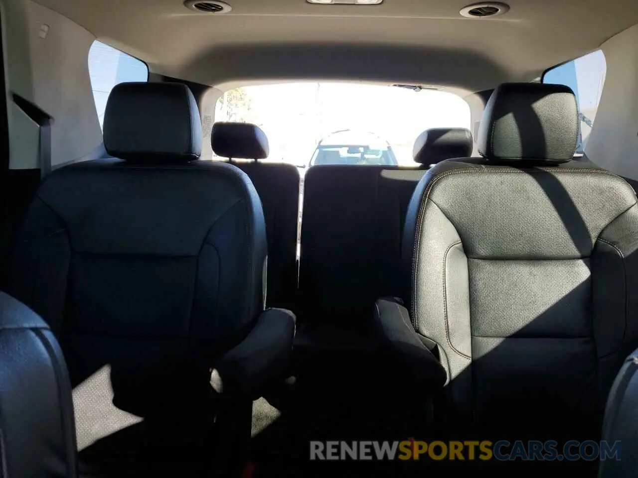 10 Photograph of a damaged car 1GNERKKW5KJ290698 CHEVROLET TRAVERSE 2019