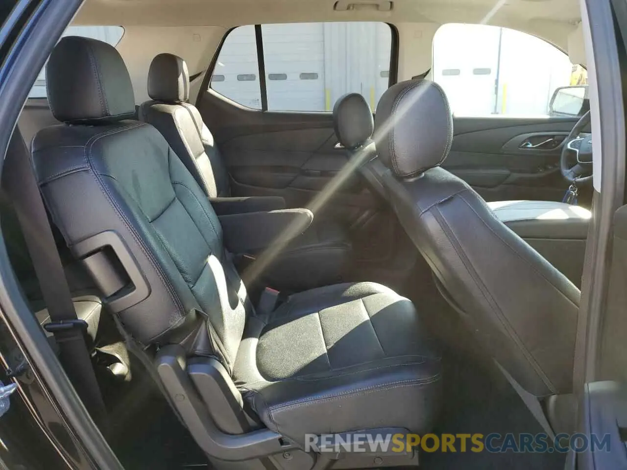 11 Photograph of a damaged car 1GNERKKW5KJ290698 CHEVROLET TRAVERSE 2019