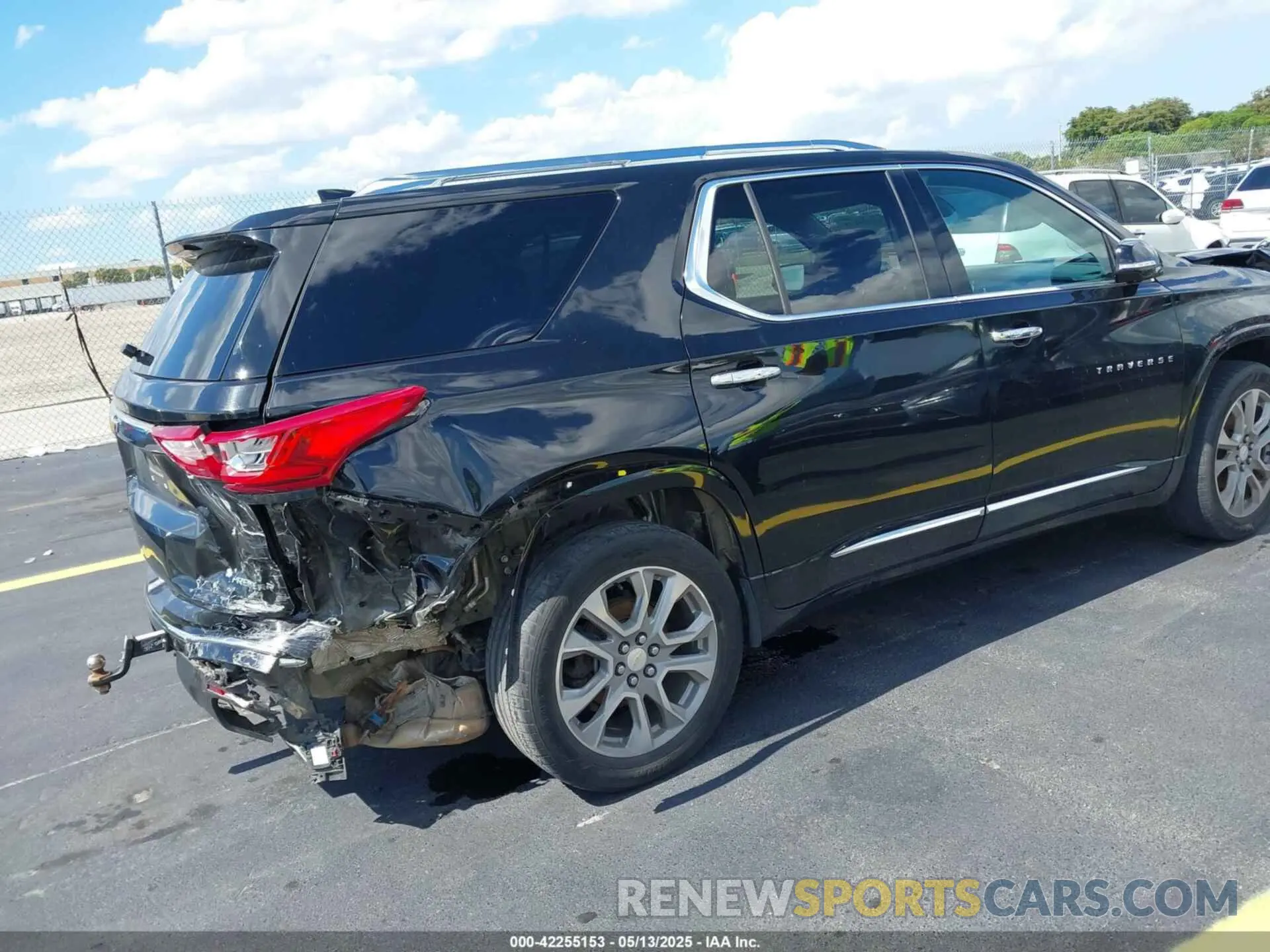 4 Photograph of a damaged car 1GNERKKW6KJ177956 CHEVROLET TRAVERSE 2019