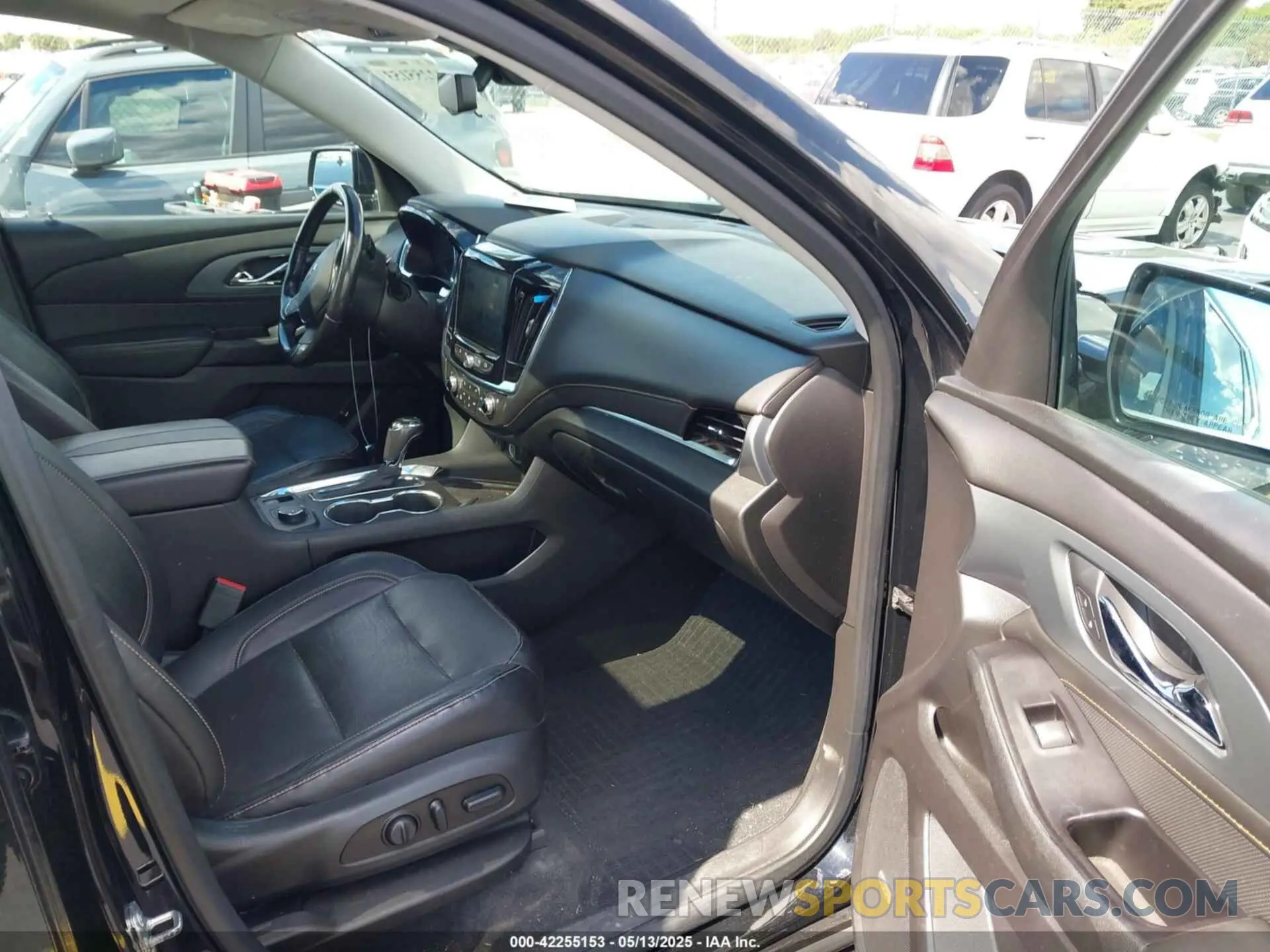 5 Photograph of a damaged car 1GNERKKW6KJ177956 CHEVROLET TRAVERSE 2019