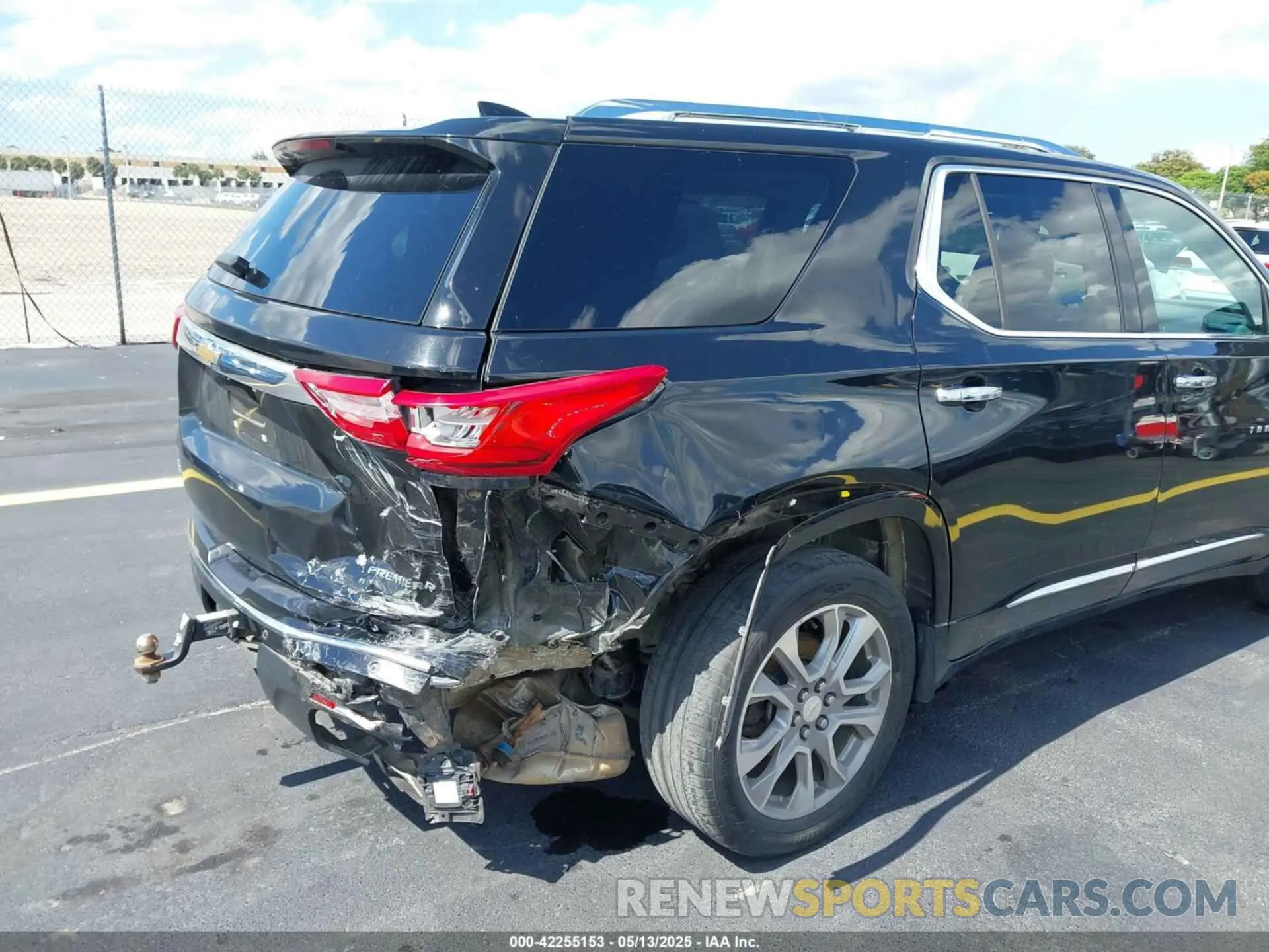 6 Photograph of a damaged car 1GNERKKW6KJ177956 CHEVROLET TRAVERSE 2019