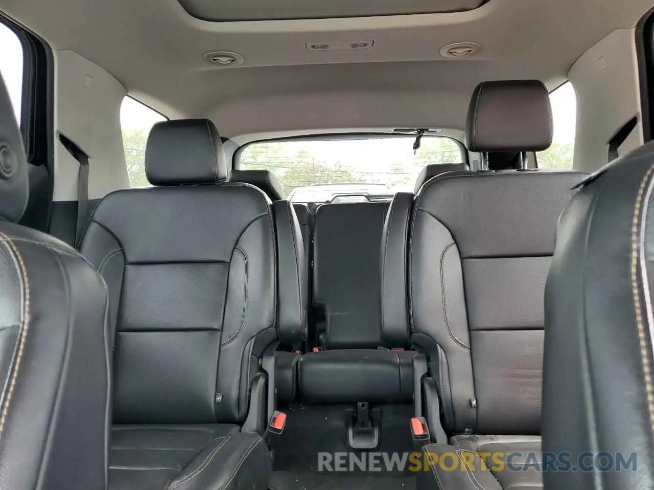 10 Photograph of a damaged car 1GNERKKW7KJ135666 CHEVROLET TRAVERSE 2019