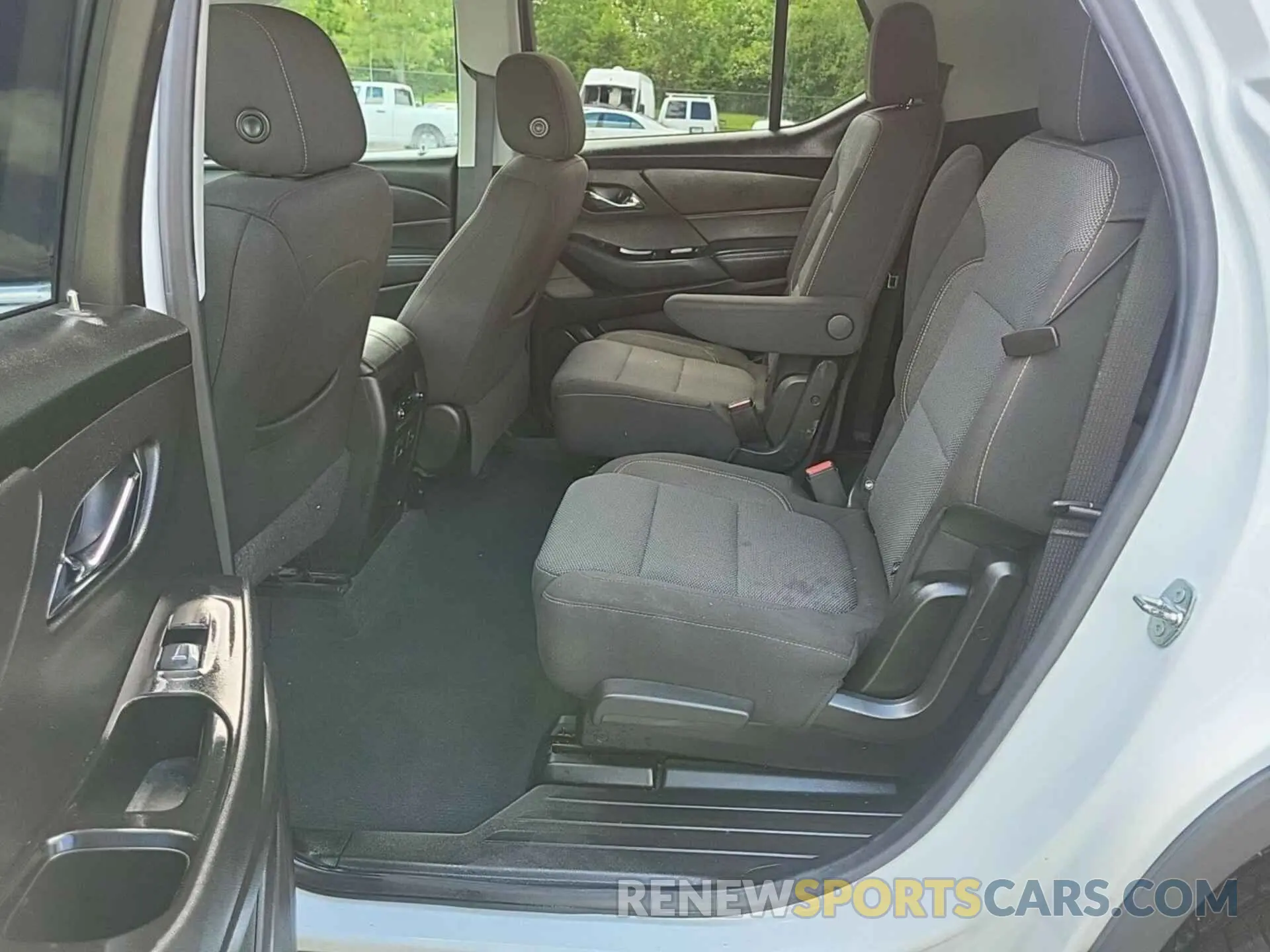14 Photograph of a damaged car 1GNERMKW2KJ221284 CHEVROLET TRAVERSE 2019