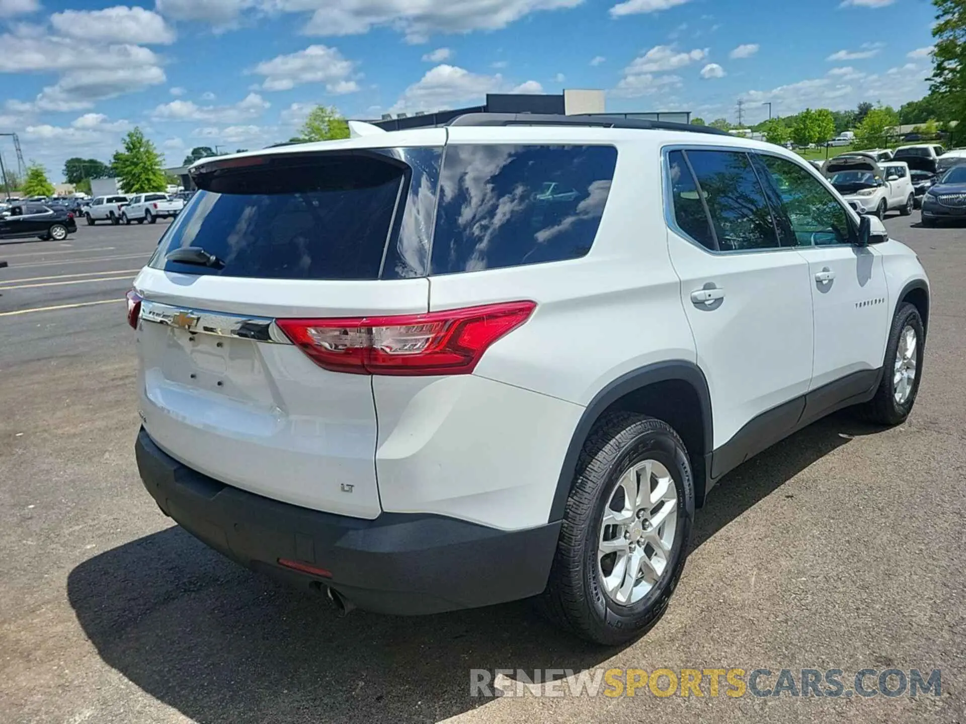 18 Photograph of a damaged car 1GNERMKW2KJ221284 CHEVROLET TRAVERSE 2019